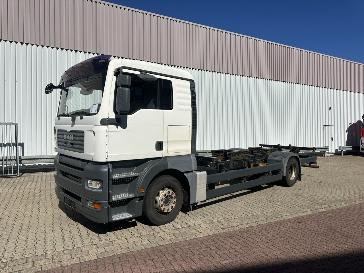 MAN TGA 18.360 LL 4x2 TGA 18.360 LL 4x2 - Camion: photos 1 MAN TGA 18.360 LL 4x2 TGA 18.360 LL 4x2 - Camion: photos 1