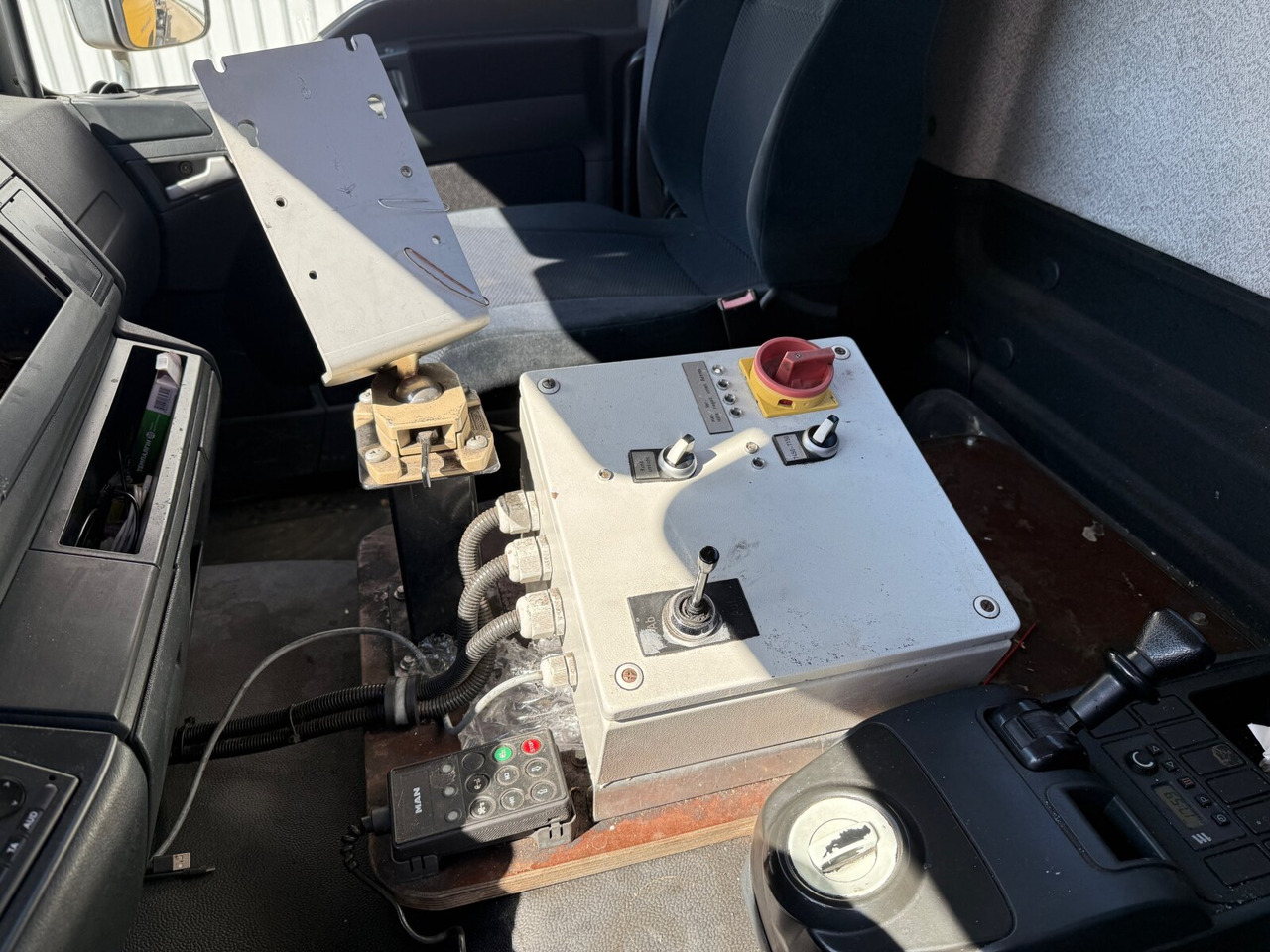 MAN TGM 18.290 4x2 LL TGM 18.290 4x2 LL, Hydr. Hubrahmen - Camion: photos 4 MAN TGM 18.290 4x2 LL TGM 18.290 4x2 LL, Hydr. Hubrahmen - Camion: photos 4