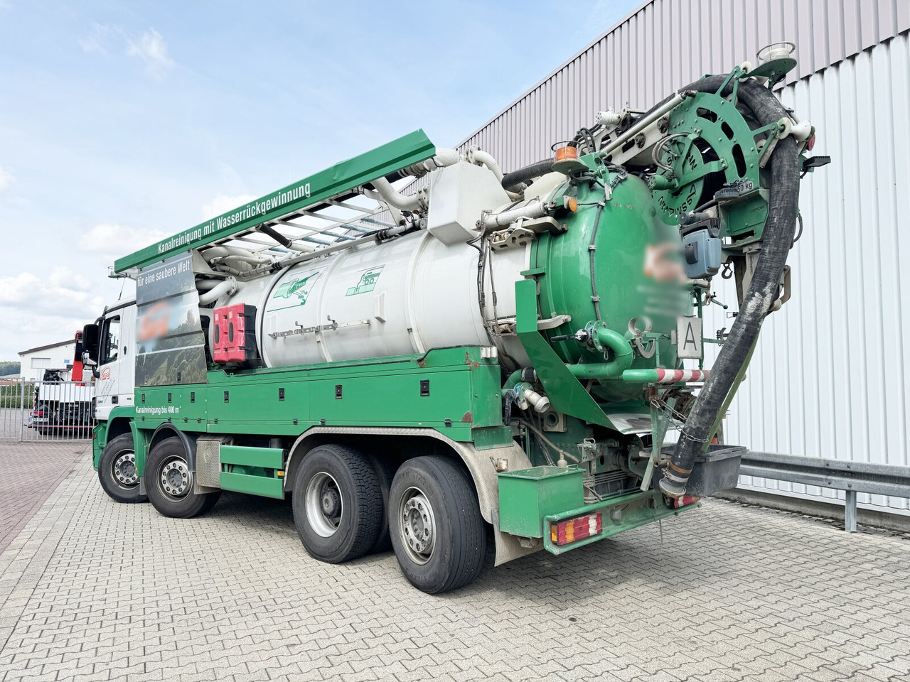 Mercedes-Benz Actros 3244 L 8x2/6 Actros 3244 L 8x2/6, Assmann Saug- und Spülwagen ca. 12,7m³, WRG, ADR, 2x Lenkachse, Funk - Camion: photos 3 Mercedes-Benz Actros 3244 L 8x2/6 Actros 3244 L 8x2/6, Assmann Saug- und Spülwagen ca. 12,7m³, WRG, ADR, 2x Lenkachse, Funk - Camion: photos 3