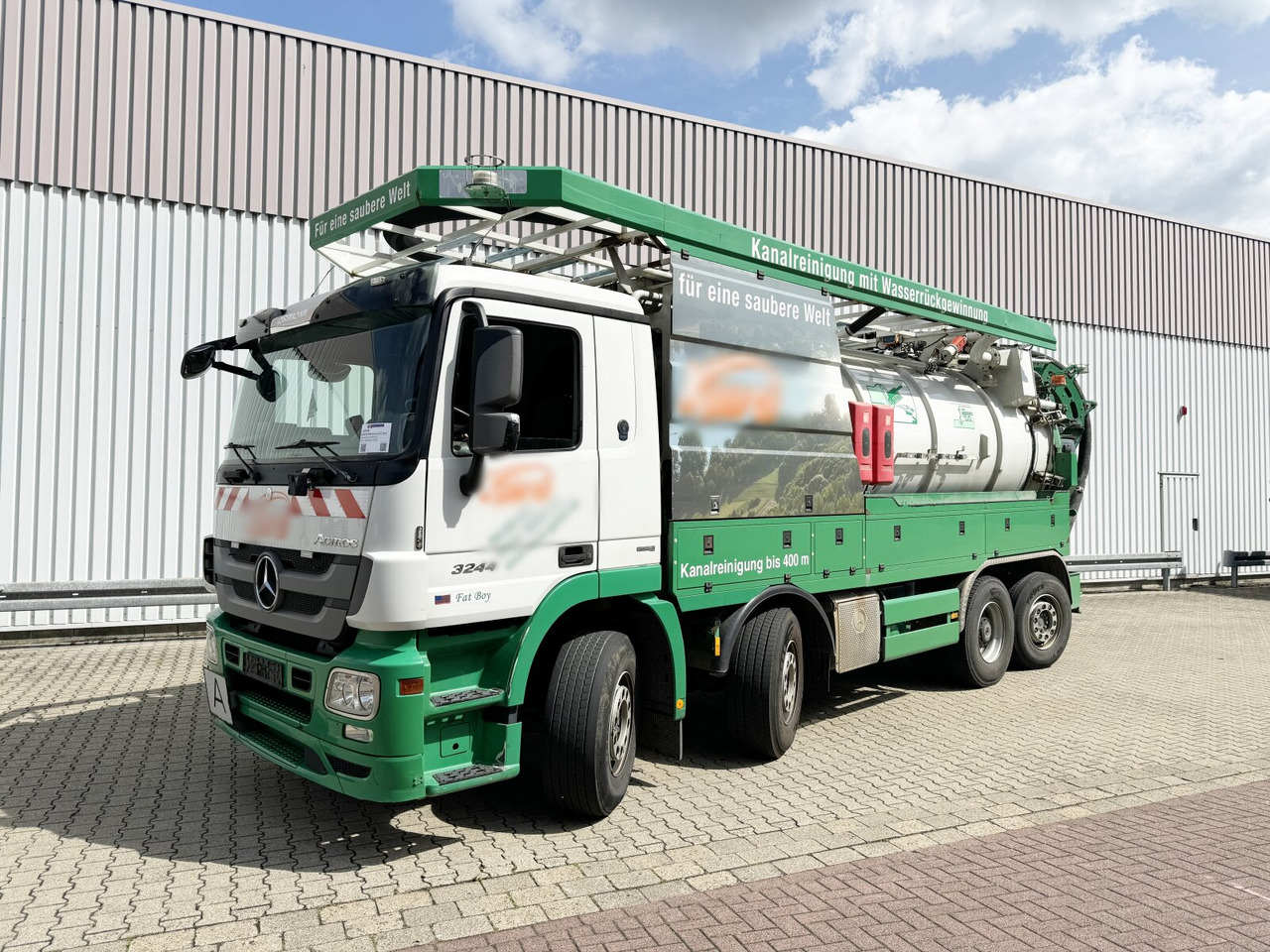 Mercedes-Benz Actros 3244 L 8x2/6 Actros 3244 L 8x2/6, Assmann Saug- und Spülwagen ca. 12,7m³, WRG, ADR, 2x Lenkachse, Funk - Camion: photos 1 Mercedes-Benz Actros 3244 L 8x2/6 Actros 3244 L 8x2/6, Assmann Saug- und Spülwagen ca. 12,7m³, WRG, ADR, 2x Lenkachse, Funk - Camion: photos 1