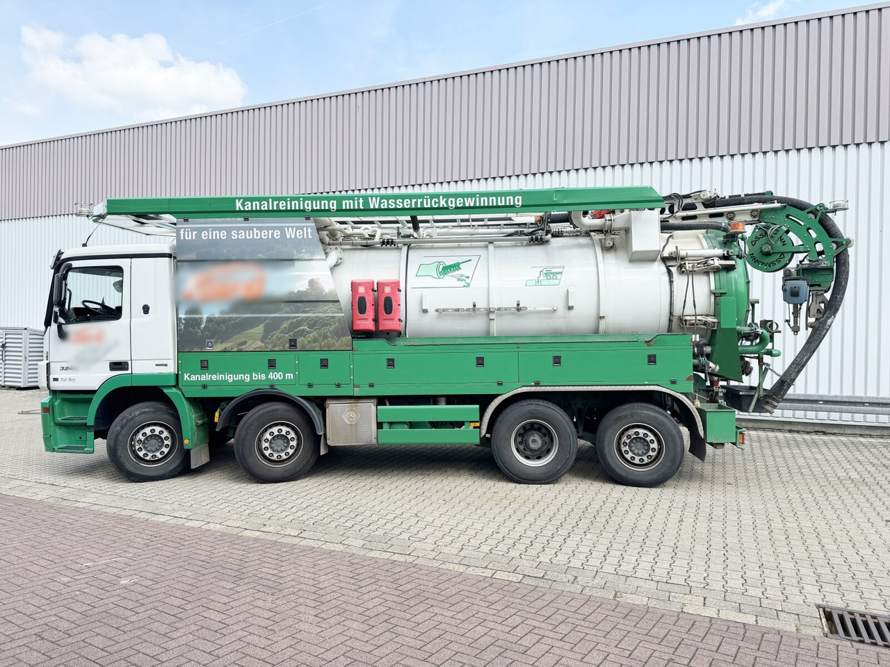 Mercedes-Benz Actros 3244 L 8x2/6 Actros 3244 L 8x2/6, Assmann Saug- und Spülwagen ca. 12,7m³, WRG, ADR, 2x Lenkachse, Funk - Camion: photos 5 Mercedes-Benz Actros 3244 L 8x2/6 Actros 3244 L 8x2/6, Assmann Saug- und Spülwagen ca. 12,7m³, WRG, ADR, 2x Lenkachse, Funk - Camion: photos 5