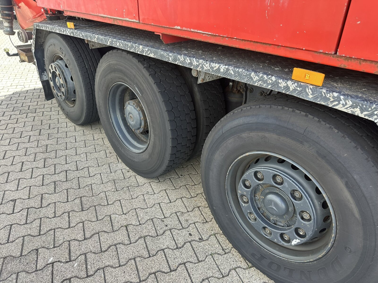 Mercedes-Benz Actros 3246 L 8x2 Actros 3246 L 8x2, Hellmers Saug- und Spülwagen ca. 15m³ - Camion: photos 5 Mercedes-Benz Actros 3246 L 8x2 Actros 3246 L 8x2, Hellmers Saug- und Spülwagen ca. 15m³ - Camion: photos 5