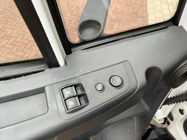 EuroCargo ML140E28 4x2 EuroCargo ML140E28 4x2, 41 cbm - Camion fourgon: photos 3 EuroCargo ML140E28 4x2 EuroCargo ML140E28 4x2, 41 cbm - Camion fourgon: photos 3