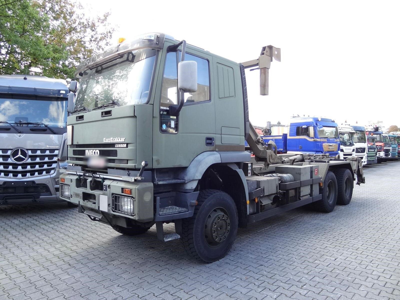 EuroTrakker 260E44W 6X6 EuroTrakker 260E44W 6X6, Retarder, ADR - Camion ampliroll: photos 1 EuroTrakker 260E44W 6X6 EuroTrakker 260E44W 6X6, Retarder, ADR - Camion ampliroll: photos 1