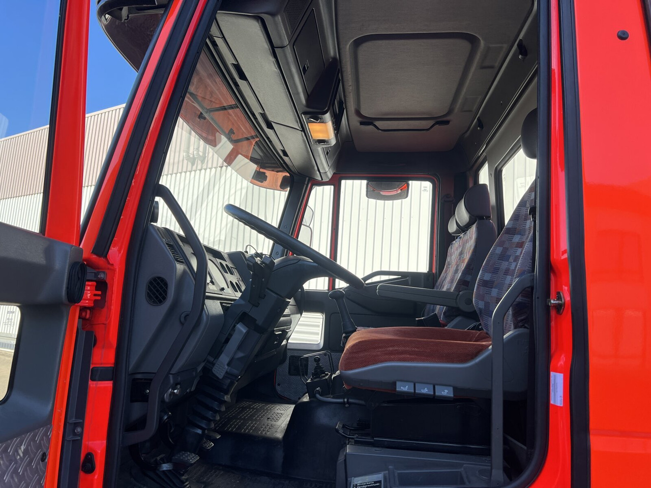 FF 95 E 18 WR 4x4 FF 95 E 18 WR 4x4, 6000l Wassertank - Camion citerne: photos 2 FF 95 E 18 WR 4x4 FF 95 E 18 WR 4x4, 6000l Wassertank - Camion citerne: photos 2