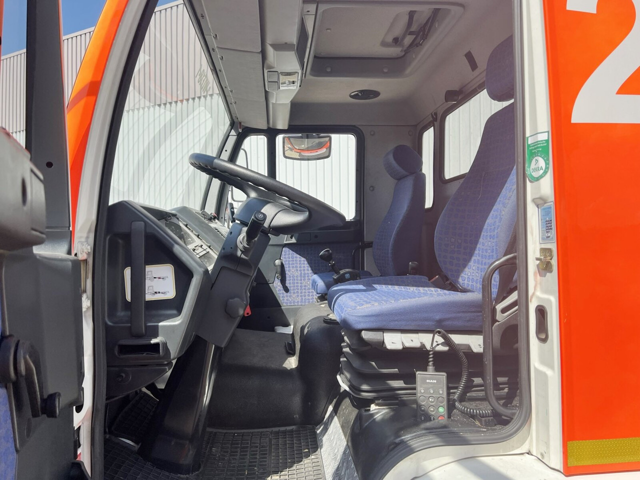 MAN 25/18.284 6x2-4 LL 25/18.284 6x2-4 LL,Kran HMF 1113 K3, Funk, Retarder - Camion ampliroll, Camion grue: photos 4 MAN 25/18.284 6x2-4 LL 25/18.284 6x2-4 LL,Kran HMF 1113 K3, Funk, Retarder - Camion ampliroll, Camion grue: photos 4