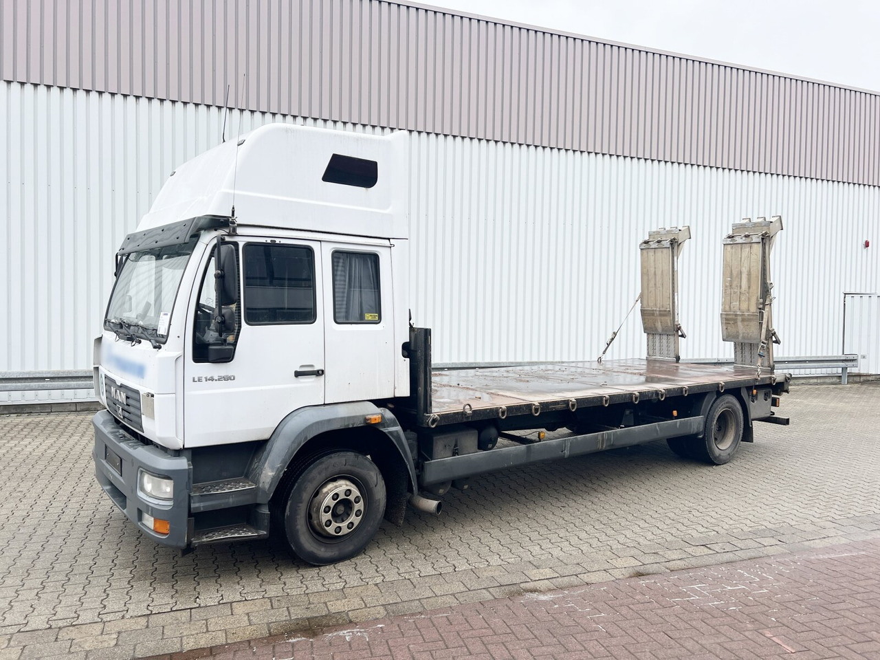 MAN LE 14.280 4x2 L LE 14.280 4x2 L, Maschinentransporter, 2x AHK - Camion plateau: photos 1 MAN LE 14.280 4x2 L LE 14.280 4x2 L, Maschinentransporter, 2x AHK - Camion plateau: photos 1