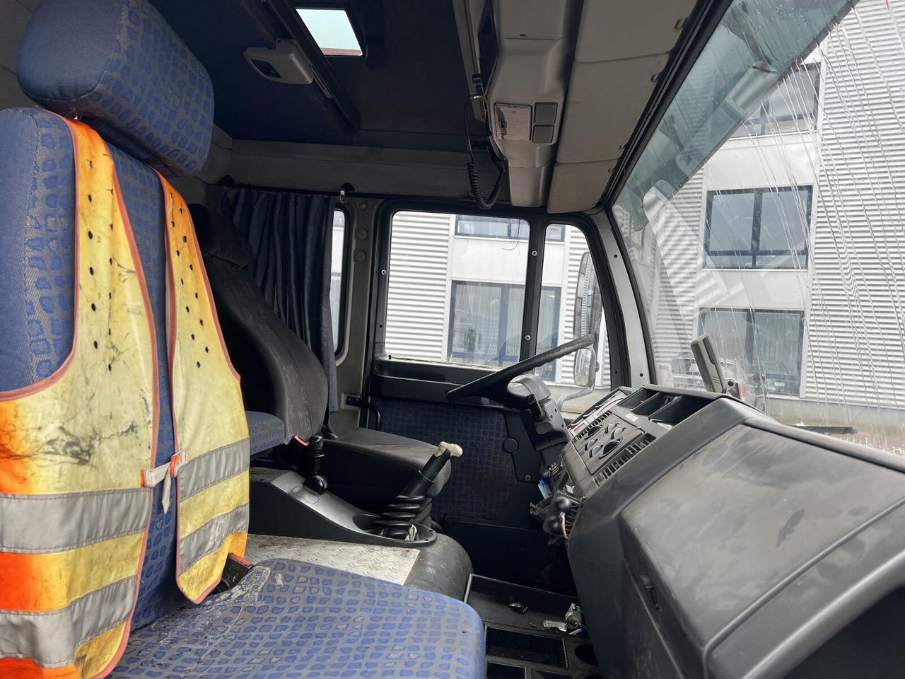 MAN LE 14.280 4x2 L LE 14.280 4x2 L, Maschinentransporter, 2x AHK - Camion plateau: photos 5 MAN LE 14.280 4x2 L LE 14.280 4x2 L, Maschinentransporter, 2x AHK - Camion plateau: photos 5