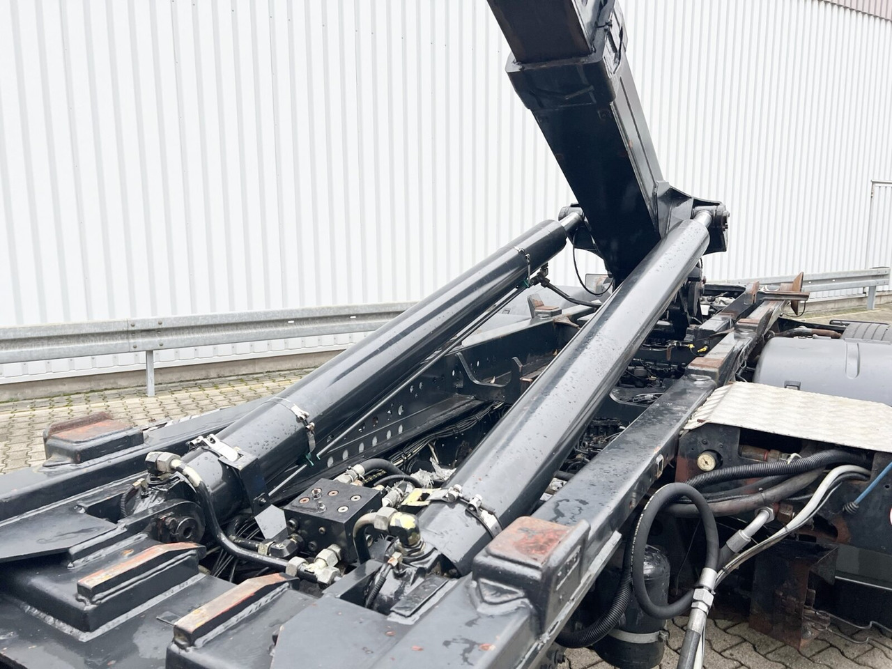 MAN TGA 26.350 6x2-2 BL TGA 26.350/400 6x2-2 BL, Lenk-/Liftachse - Camion ampliroll: photos 4 MAN TGA 26.350 6x2-2 BL TGA 26.350/400 6x2-2 BL, Lenk-/Liftachse - Camion ampliroll: photos 4