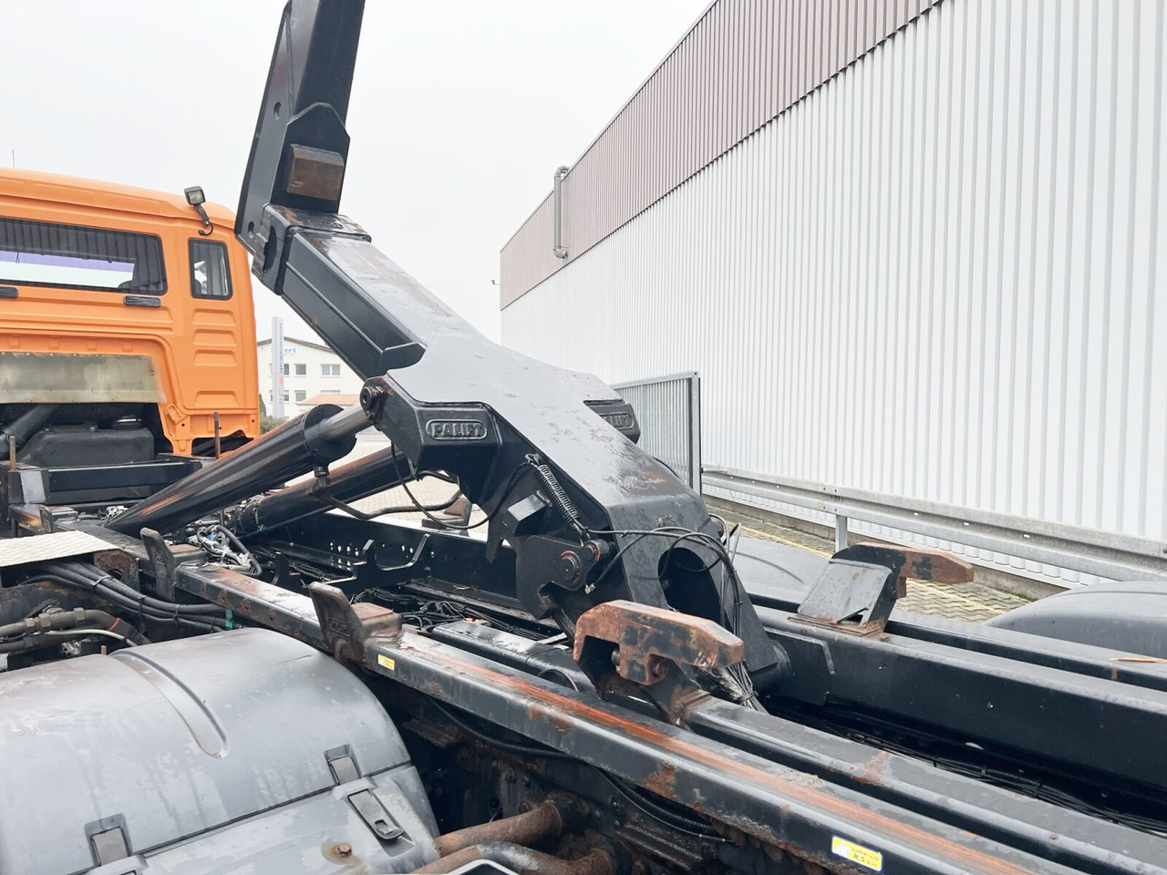 MAN TGA 26.350 6x2-2 BL TGA 26.350/400 6x2-2 BL, Lenk-/Liftachse - Camion ampliroll: photos 5 MAN TGA 26.350 6x2-2 BL TGA 26.350/400 6x2-2 BL, Lenk-/Liftachse - Camion ampliroll: photos 5