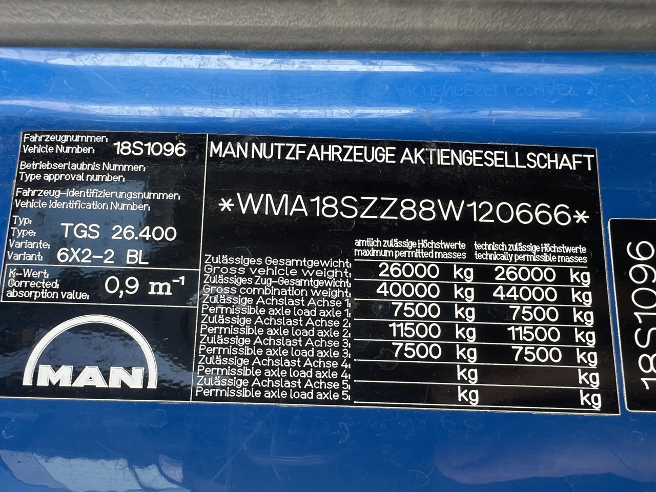 MAN TGA 26.400 6x2-4 BL TGA 26.400 6x2-4 BL, A1, Lenk-/Liftachse, ADR, Kässbohrer Tank ca. 20.820l, 3 Kammern - Camion citerne: photos 4 MAN TGA 26.400 6x2-4 BL TGA 26.400 6x2-4 BL, A1, Lenk-/Liftachse, ADR, Kässbohrer Tank ca. 20.820l, 3 Kammern - Camion citerne: photos 4