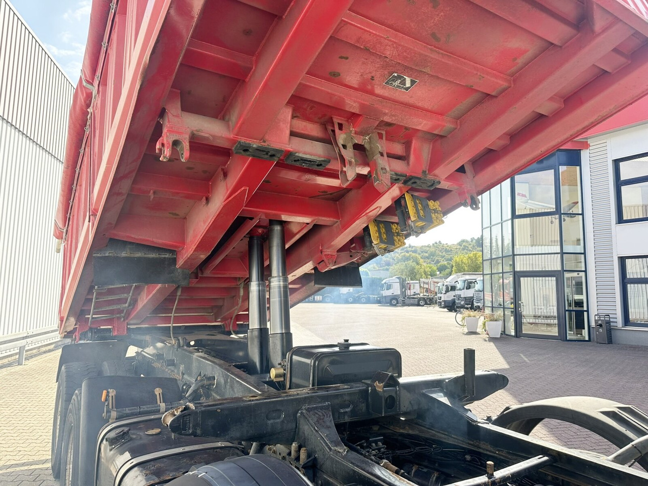Camion benne MAN TGA 35.400/440 8x4 BB TGA 35.400/440 8x4 BB: photos 13