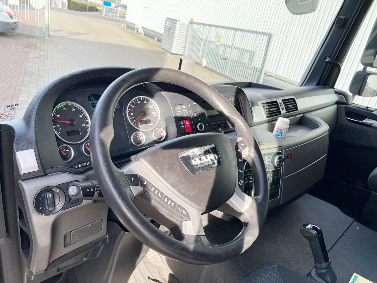MAN TGL 12.220 4X2 BL TGL 12.220 4X2 BL mit Dhollandia LBW - Camion fourgon: photos 3 MAN TGL 12.220 4X2 BL TGL 12.220 4X2 BL mit Dhollandia LBW - Camion fourgon: photos 3