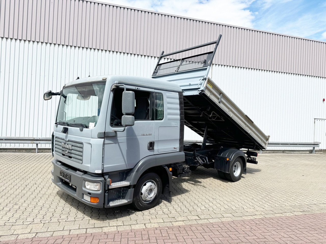 MAN TGL 8.180 4x2 BB Doka TGL 8.180 4x2 BB Doka, 2x AHK - Camion benne: photos 1 MAN TGL 8.180 4x2 BB Doka TGL 8.180 4x2 BB Doka, 2x AHK - Camion benne: photos 1
