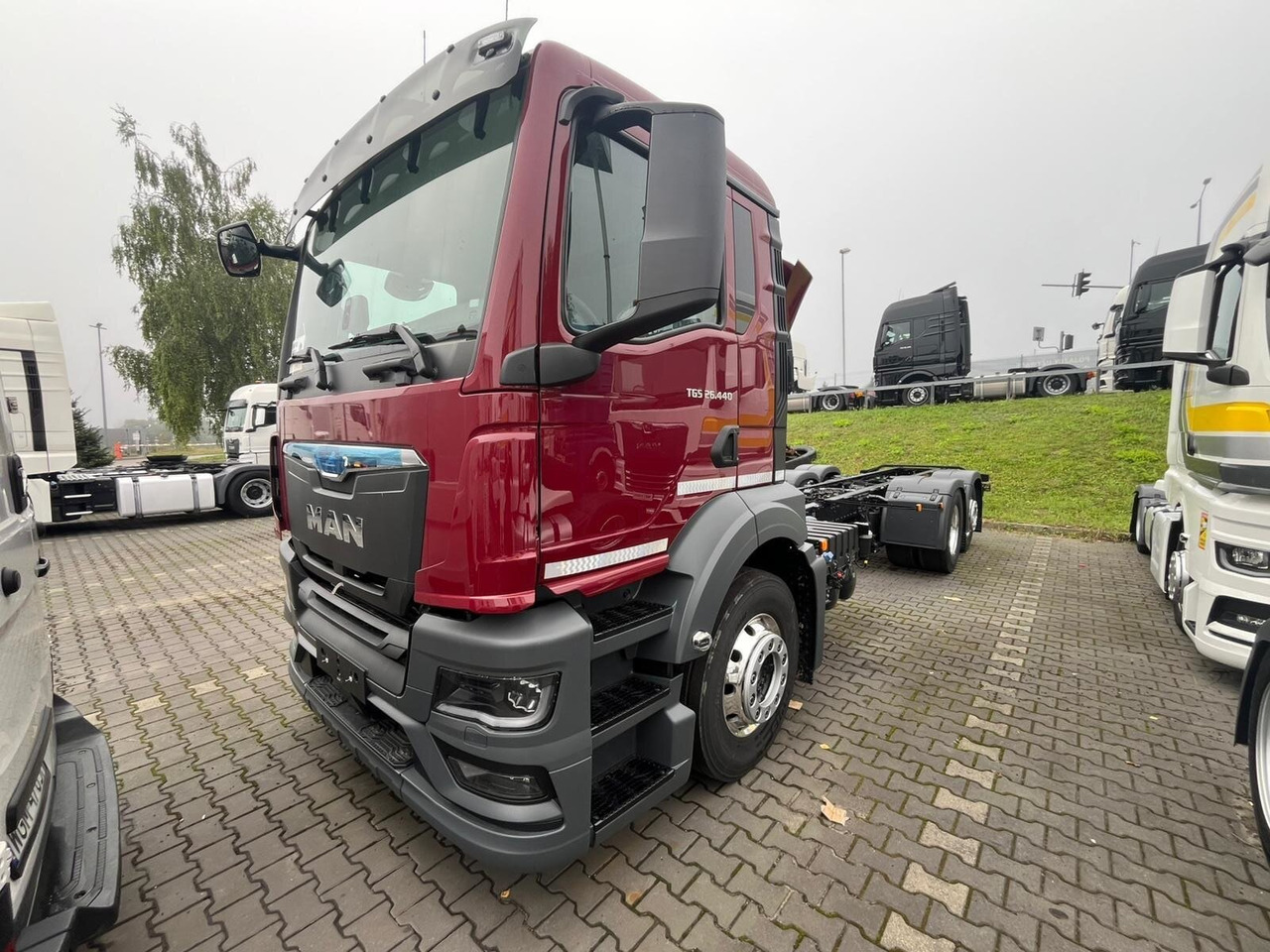 MAN TGS 26.440 6x2-4 LL CH TGS 26.440 6x2-4 LL CH, Lenk-/Liftachse, Navi, LED - Châssis cabine: photos 1 MAN TGS 26.440 6x2-4 LL CH TGS 26.440 6x2-4 LL CH, Lenk-/Liftachse, Navi, LED - Châssis cabine: photos 1