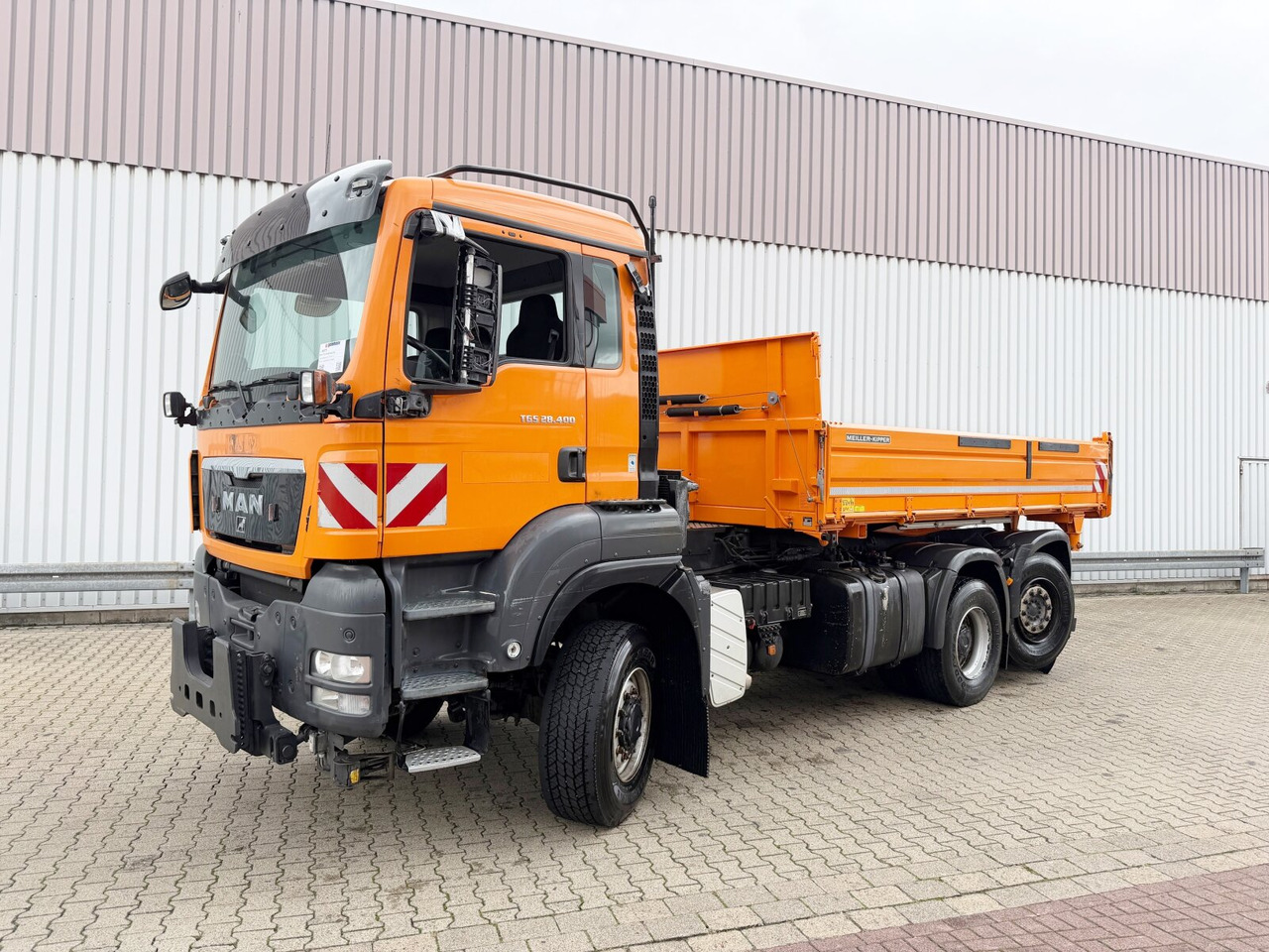 MAN TGS 28.400 6x4-4 BL TGS 28.400 6x4-4 BL, EEV, Lenk-/Liftachse, Wechselsystem - Camion benne: photos 1 MAN TGS 28.400 6x4-4 BL TGS 28.400 6x4-4 BL, EEV, Lenk-/Liftachse, Wechselsystem - Camion benne: photos 1