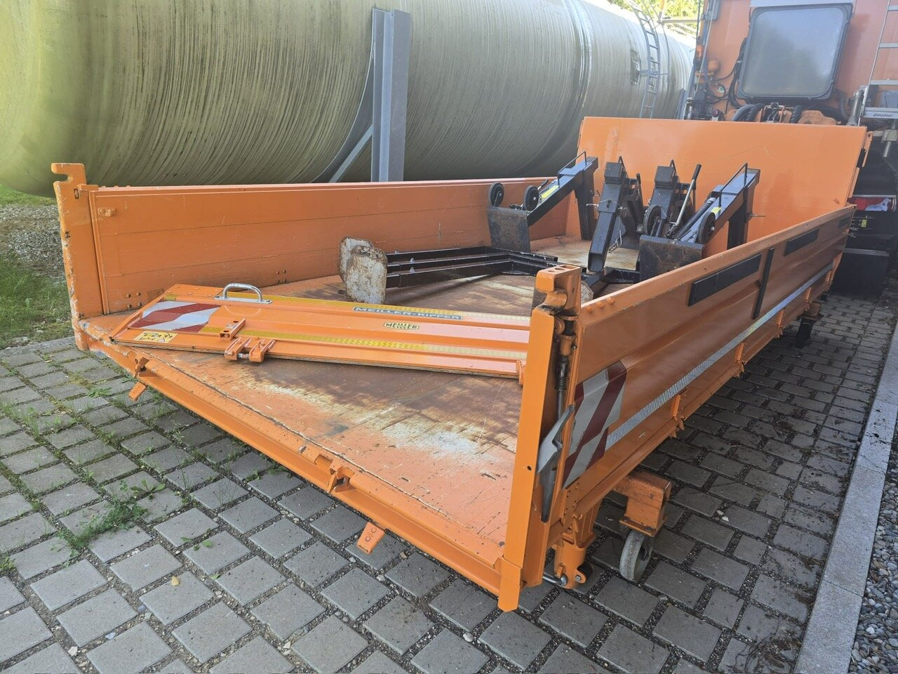 MAN TGS 28.400 6x4-4 BL TGS 28.400 6x4-4 BL, EEV, Lenk-/Liftachse, Wechselsystem - Camion benne: photos 2 MAN TGS 28.400 6x4-4 BL TGS 28.400 6x4-4 BL, EEV, Lenk-/Liftachse, Wechselsystem - Camion benne: photos 2