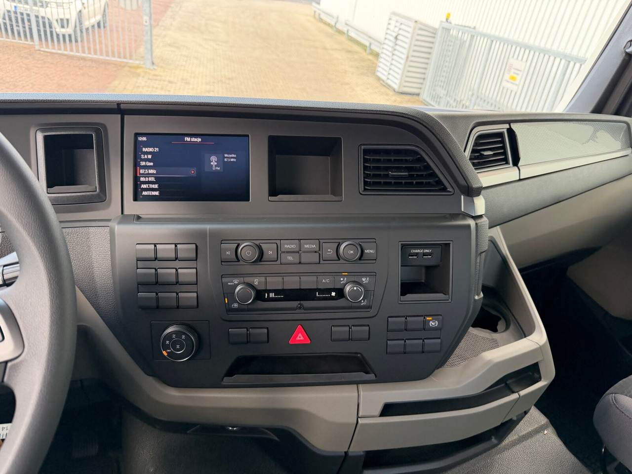 MAN TGS 33.440 6x6 BB CH TGS 33.440 6x6 BB CH, Hohe Bauart, Nebenantrieb - Châssis cabine: photos 3 MAN TGS 33.440 6x6 BB CH TGS 33.440 6x6 BB CH, Hohe Bauart, Nebenantrieb - Châssis cabine: photos 3