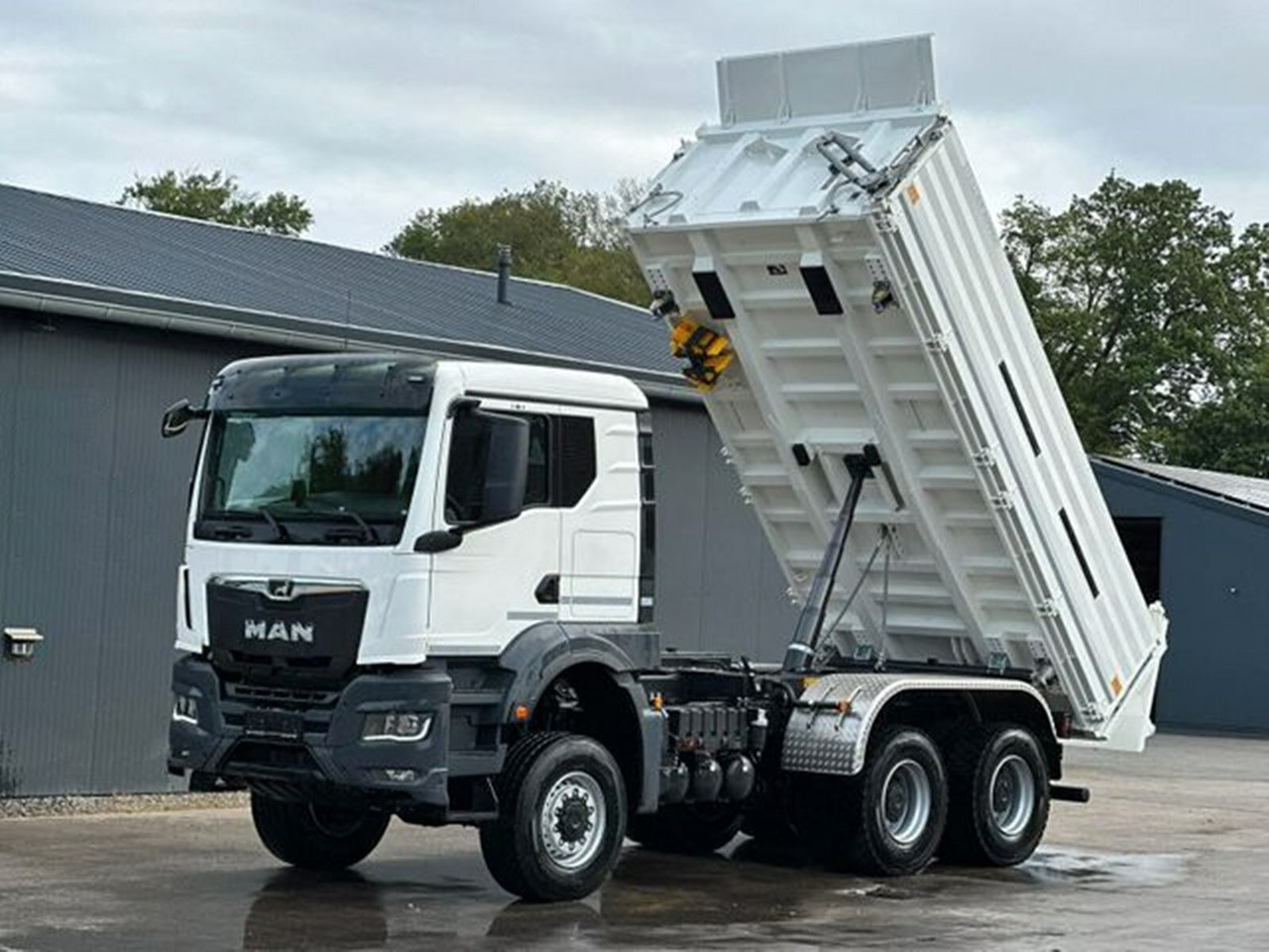 MAN TGS 33.480 6x6 BB CH TGS 33.480 6x6 BB CH, Hohe Bauart, Nebenantrieb - Camion benne: photos 1 MAN TGS 33.480 6x6 BB CH TGS 33.480 6x6 BB CH, Hohe Bauart, Nebenantrieb - Camion benne: photos 1