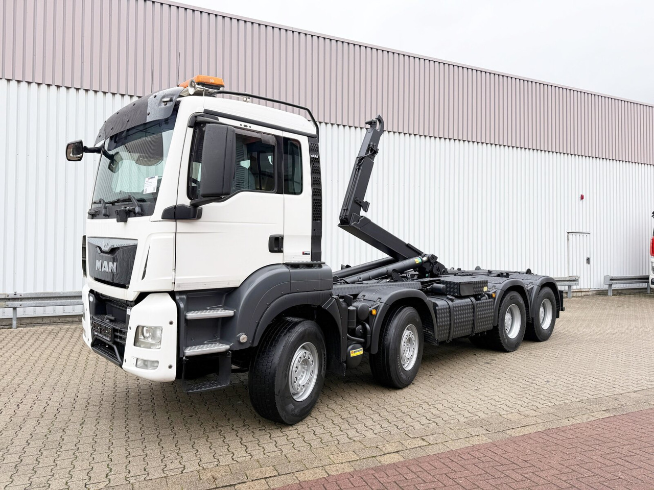 MAN TGS 35.480 8x4 BL TGS 35.480 8x4 BL, PriTarder, Navi - Camion ampliroll: photos 1 MAN TGS 35.480 8x4 BL TGS 35.480 8x4 BL, PriTarder, Navi - Camion ampliroll: photos 1