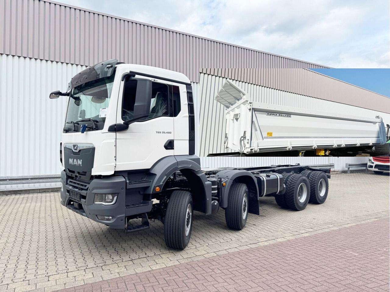 MAN TGS 35.480 8x8 BB CH TGS 35.480 8x8 BB CH, Hohe Bauart, Nebenantrieb - Camion benne: photos 1 MAN TGS 35.480 8x8 BB CH TGS 35.480 8x8 BB CH, Hohe Bauart, Nebenantrieb - Camion benne: photos 1