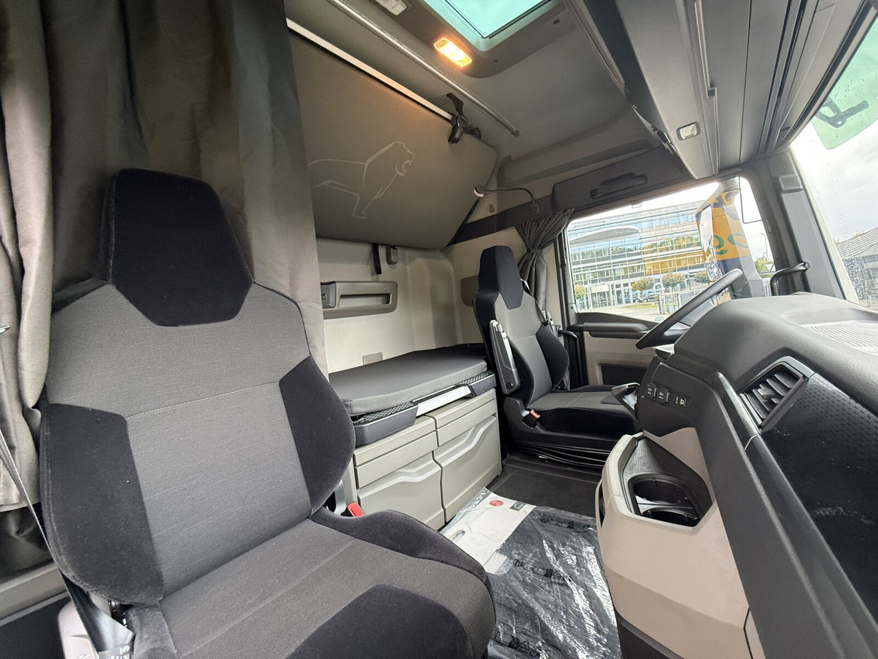 MAN TGX 26.470 6x2-4 BL TGX 26.470 6x2-4 BL, Lenk-/Liftachse, Retarder, Navi, Heckkran Atlas AK 170.2-A2 - Camion grue, Camion plateau: photos 2 MAN TGX 26.470 6x2-4 BL TGX 26.470 6x2-4 BL, Lenk-/Liftachse, Retarder, Navi, Heckkran Atlas AK 170.2-A2 - Camion grue, Camion plateau: photos 2