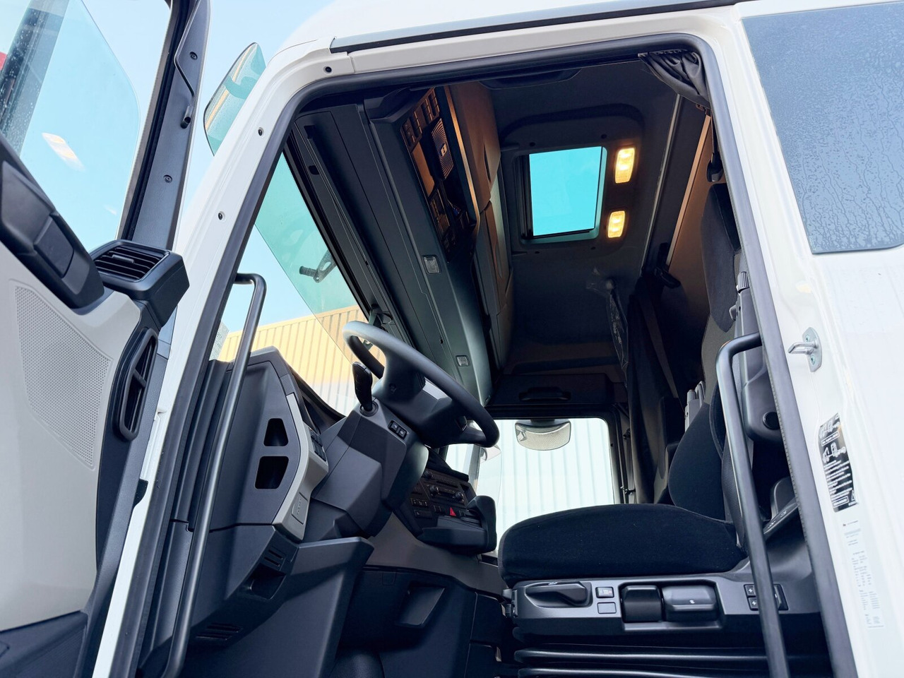 MAN TGX 26.470 6x2-4 BL TGX 26.470 6x2-4 BL, Lenk-/Liftachse, Retarder, Navi, Heckkran Atlas AK 170.2-A2 - Camion grue, Camion plateau: photos 5 MAN TGX 26.470 6x2-4 BL TGX 26.470 6x2-4 BL, Lenk-/Liftachse, Retarder, Navi, Heckkran Atlas AK 170.2-A2 - Camion grue, Camion plateau: photos 5