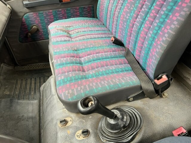 Mercedes-Benz 811 K 4x2 811 K 4x2 - Camion benne: photos 4 Mercedes-Benz 811 K 4x2 811 K 4x2 - Camion benne: photos 4