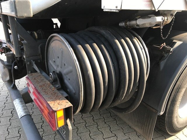 Mercedes-Benz Actros 1841 L 4x2 Actros 1841 L 4x2, Esterer Tankaufbau ca. 13.500l, 2 Kammern - Camion citerne: photos 4 Mercedes-Benz Actros 1841 L 4x2 Actros 1841 L 4x2, Esterer Tankaufbau ca. 13.500l, 2 Kammern - Camion citerne: photos 4