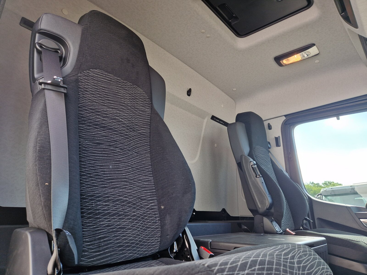 Mercedes-Benz Actros 2553 LL 6x2 Actros 2553 LL 6x2/46, Retarder, Liftachse, MultimediaCockpit, LED, Navi - Camion ampliroll: photos 5 Mercedes-Benz Actros 2553 LL 6x2 Actros 2553 LL 6x2/46, Retarder, Liftachse, MultimediaCockpit, LED, Navi - Camion ampliroll: photos 5