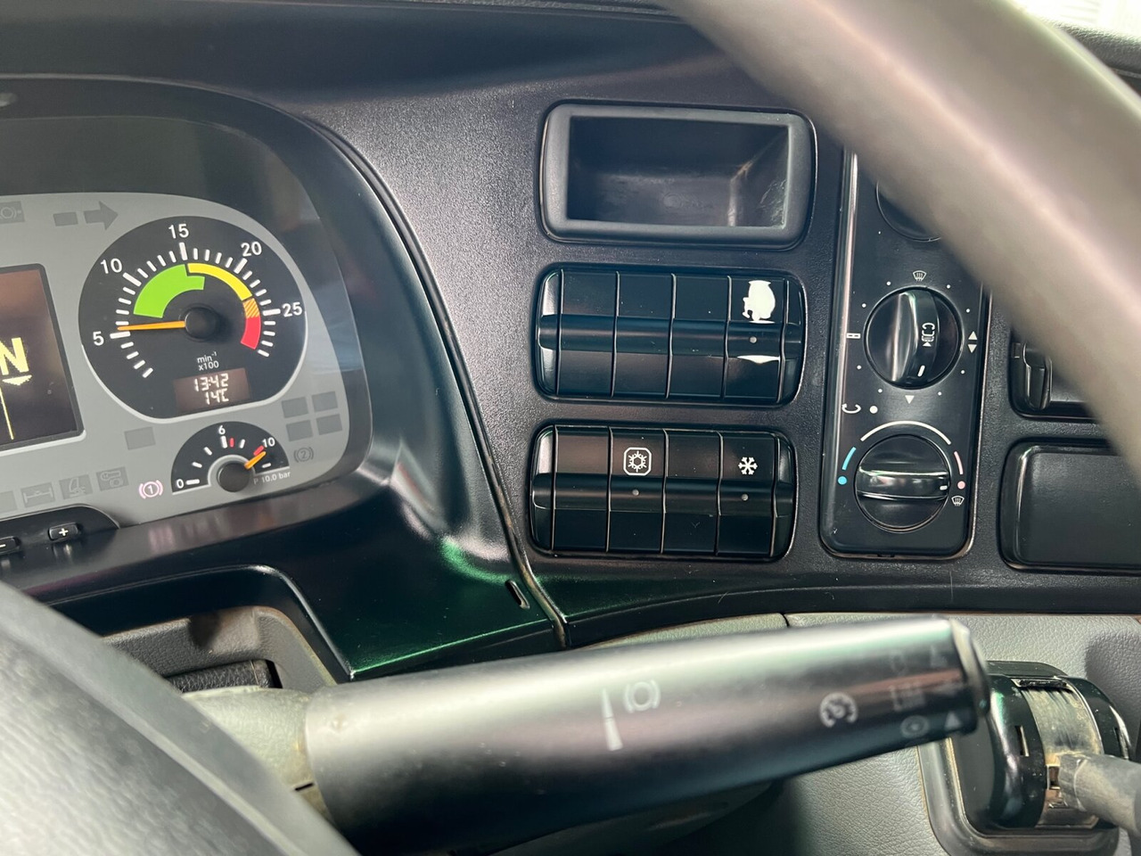 Mercedes-Benz Actros 2644/48 K 6x4 Actros 2644/48 K 6x4, Stahlmulde ca. 14m³ en crédit-bail Mercedes-Benz Actros 2644/48 K 6x4 Actros 2644/48 K 6x4, Stahlmulde ca. 14m³: photos 12 Mercedes-Benz Actros 2644/48 K 6x4 Actros 2644/48 K 6x4, Stahlmulde ca. 14m³ en crédit-bail Mercedes-Benz Actros 2644/48 K 6x4 Actros 2644/48 K 6x4, Stahlmulde ca. 14m³: photos 12