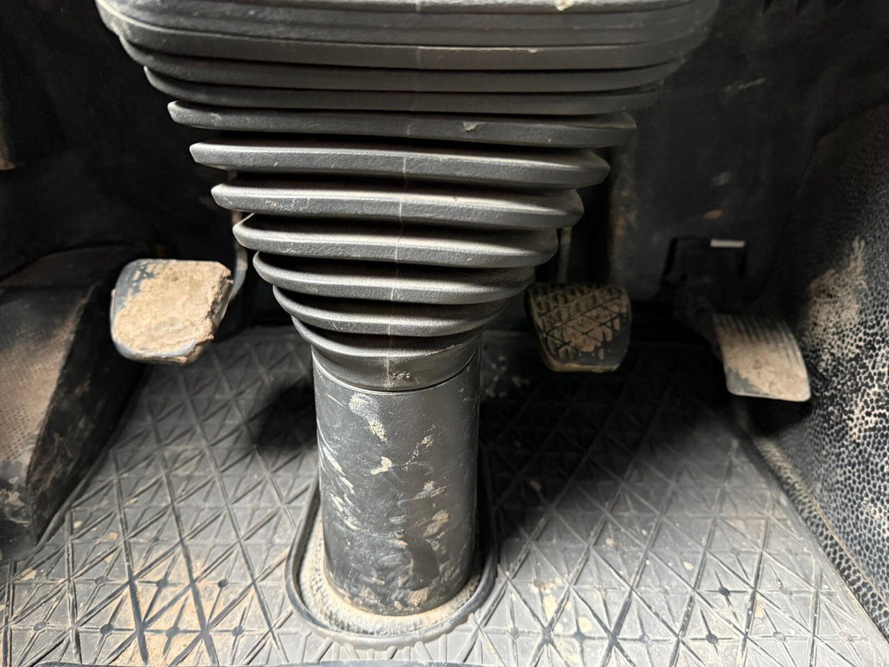 Mercedes-Benz Actros 3241 K 8x4/4 Actros 3241 K 8x4/4, Bordmatik - Camion benne: photos 5 Mercedes-Benz Actros 3241 K 8x4/4 Actros 3241 K 8x4/4, Bordmatik - Camion benne: photos 5