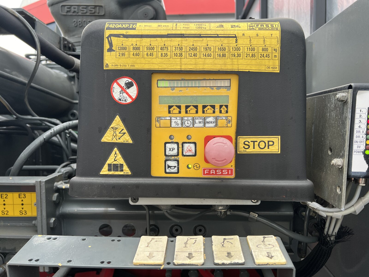 Mercedes-Benz Actros 3346 AK 6x6 Actros 3346 AK 6x6, 134t Anhängelast WSK, Heckkran Fassi F420AXP.26, Funk, Winde - Camion grue: photos 2 Mercedes-Benz Actros 3346 AK 6x6 Actros 3346 AK 6x6, 134t Anhängelast WSK, Heckkran Fassi F420AXP.26, Funk, Winde - Camion grue: photos 2