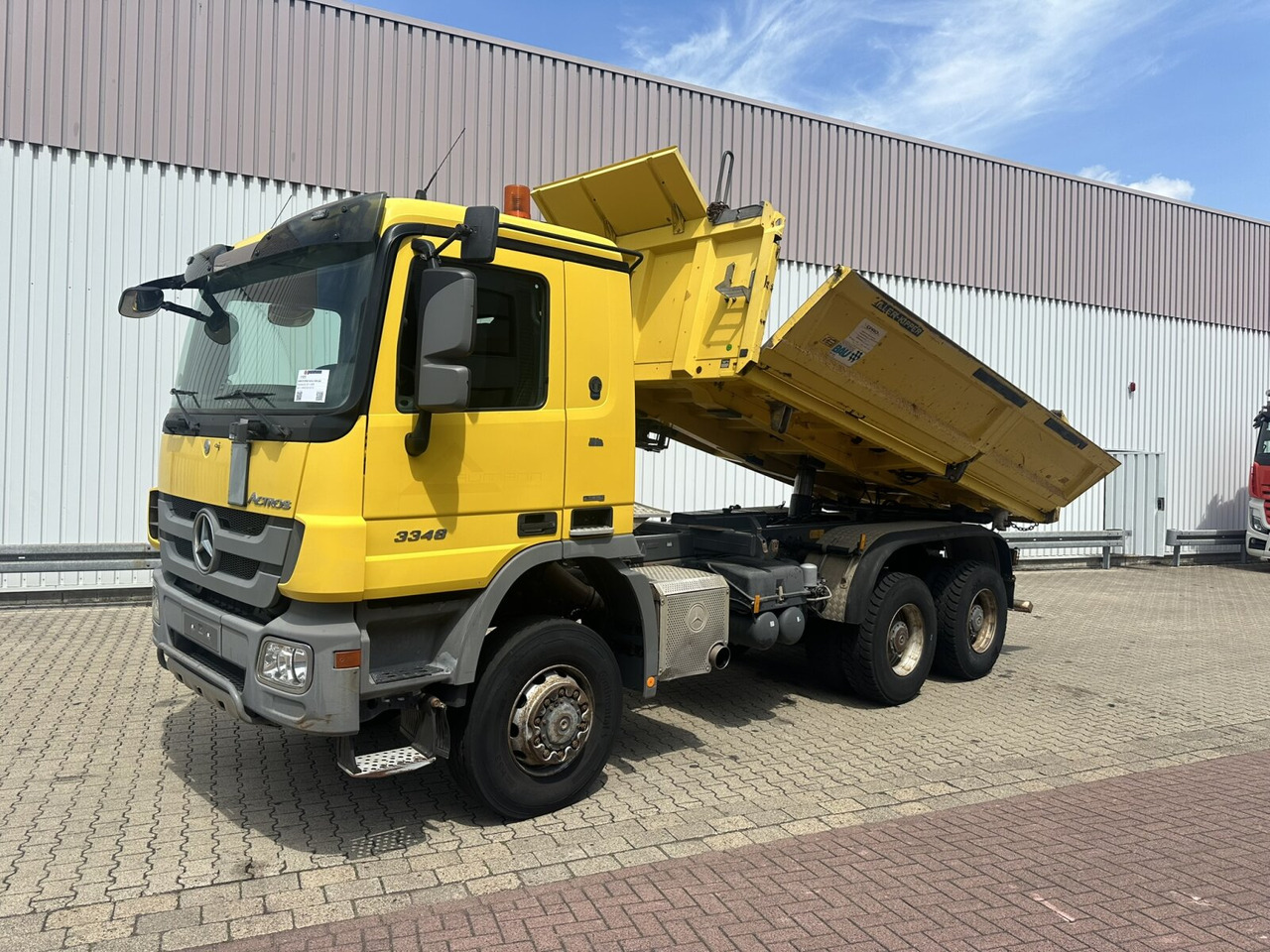 Mercedes-Benz Actros 3348 AK 6x6 Actros 3348 AK 6x6, Bordmatik links - Camion benne: photos 1 Mercedes-Benz Actros 3348 AK 6x6 Actros 3348 AK 6x6, Bordmatik links - Camion benne: photos 1