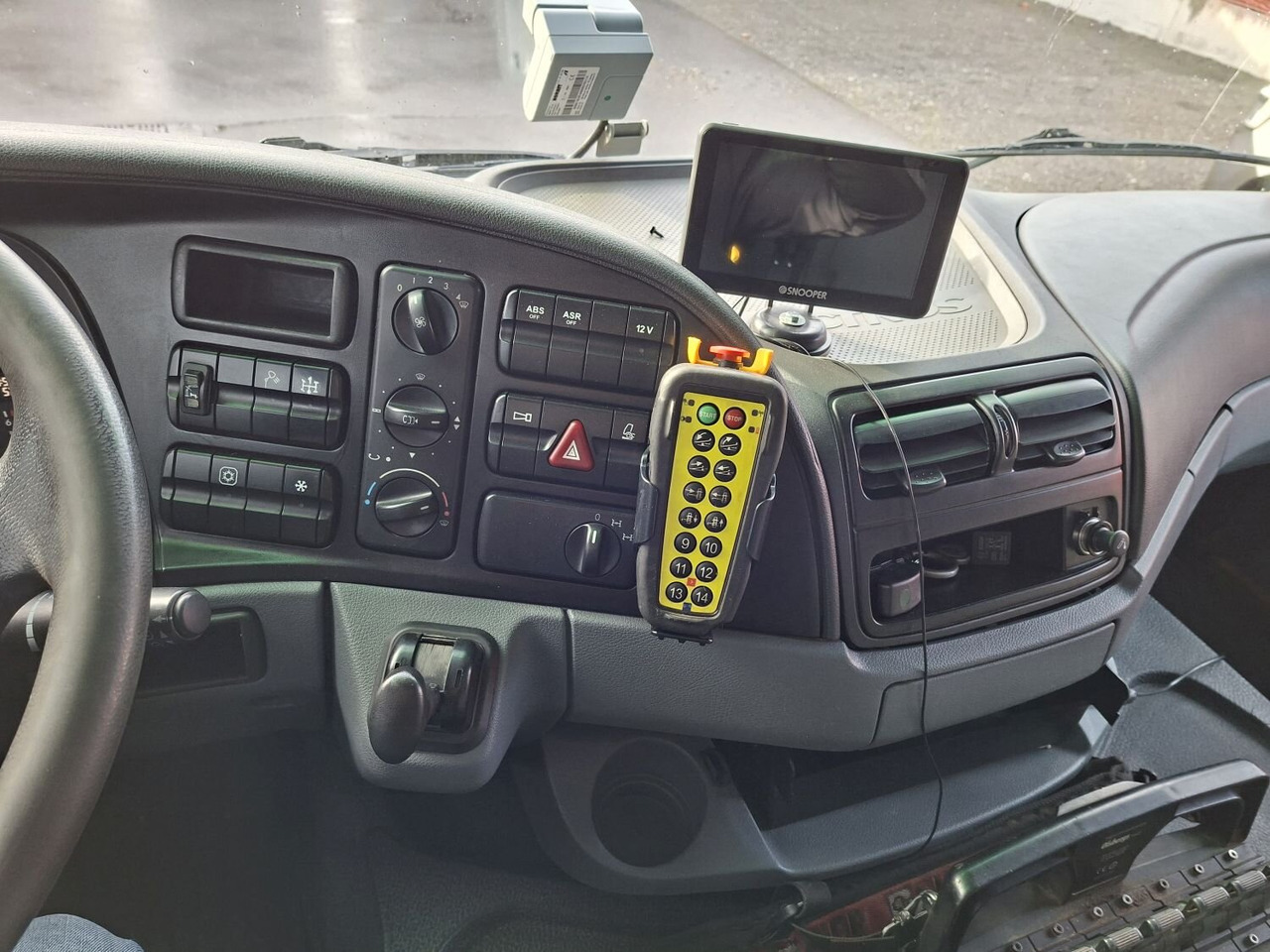 Mercedes-Benz Actros 4146 K 8x4/4 Actros 4146 K 8x4/4, Retarder, Kran Hiab XS 477 E-7 HiPro, Bj. 2010, Flyjib, Seilwinde, Funk - Camion ampliroll, Camion grue: photos 5 Mercedes-Benz Actros 4146 K 8x4/4 Actros 4146 K 8x4/4, Retarder, Kran Hiab XS 477 E-7 HiPro, Bj. 2010, Flyjib, Seilwinde, Funk - Camion ampliroll, Camion grue: photos 5