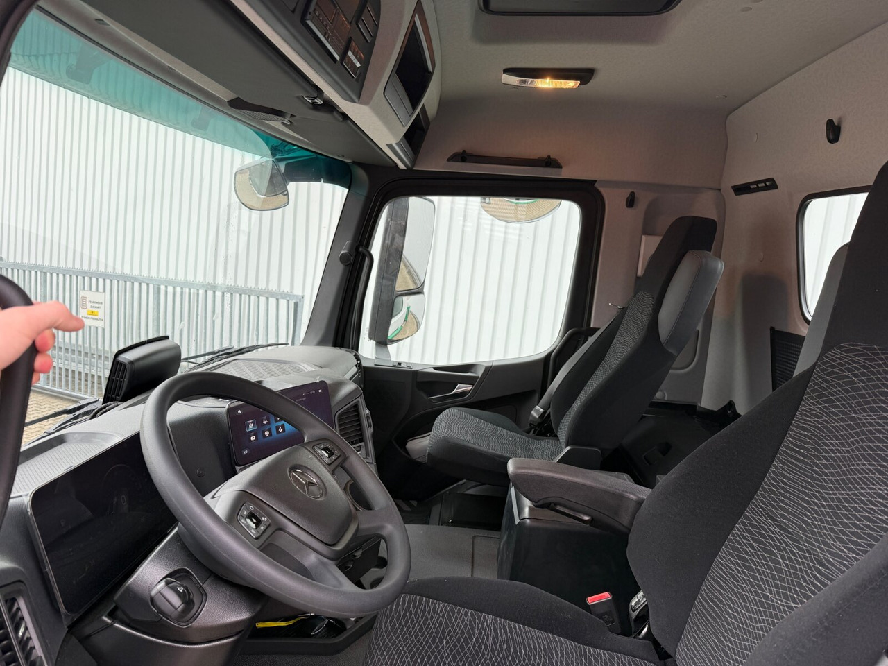 Mercedes-Benz Arocs 1840 K 4x2 Arocs 1840 K 4x2, MultimediaCockpit, Alu-Bordwände, Platz für Kranmontage - Camion benne: photos 5 Mercedes-Benz Arocs 1840 K 4x2 Arocs 1840 K 4x2, MultimediaCockpit, Alu-Bordwände, Platz für Kranmontage - Camion benne: photos 5