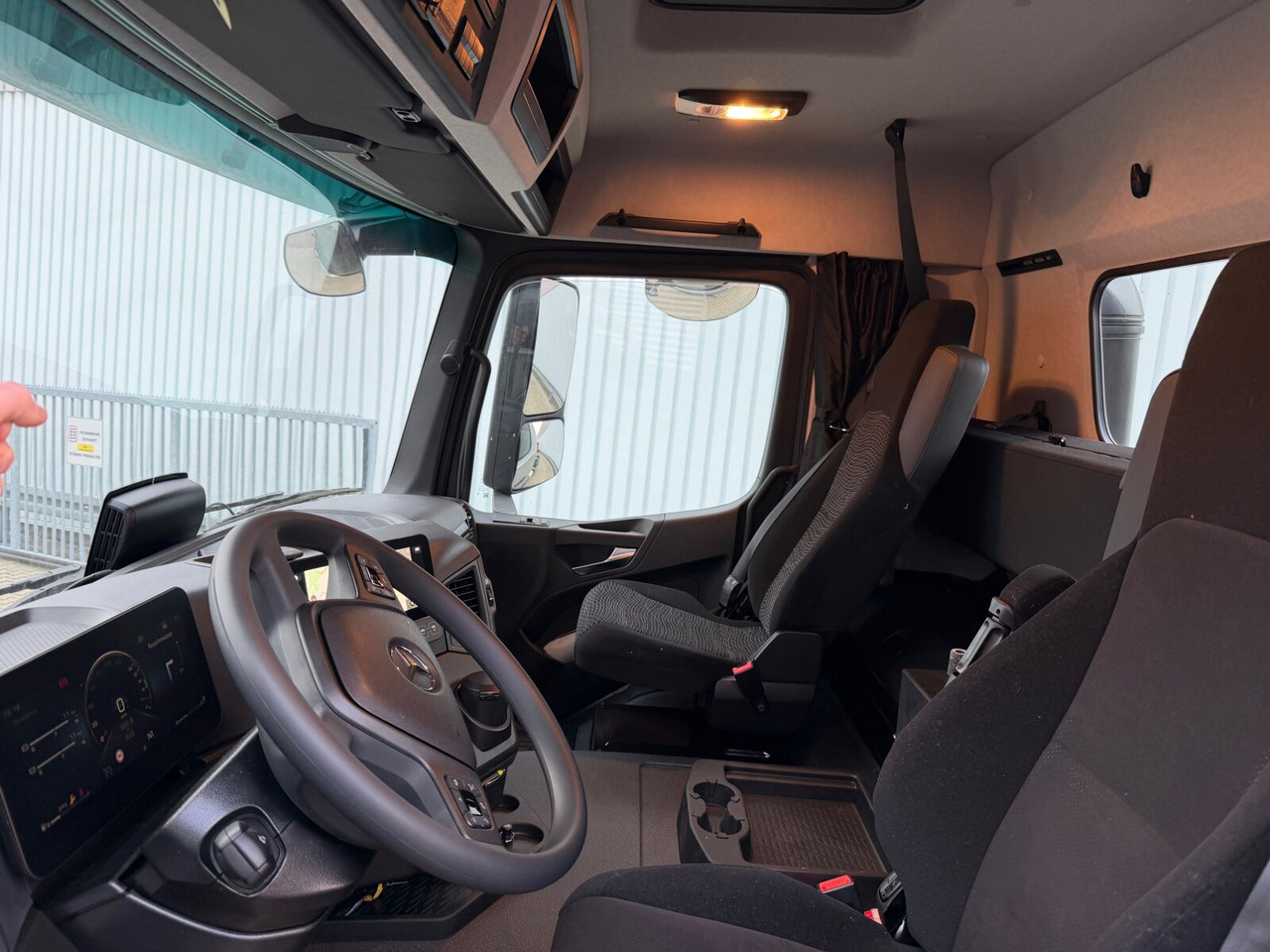 Mercedes-Benz Arocs 2542 L 6x2/4 Arocs 2542 L 6x2/4, Vorlauflenk-/liftachse, Navi, MultimediaCockpit - Châssis cabine: photos 2 Mercedes-Benz Arocs 2542 L 6x2/4 Arocs 2542 L 6x2/4, Vorlauflenk-/liftachse, Navi, MultimediaCockpit - Châssis cabine: photos 2