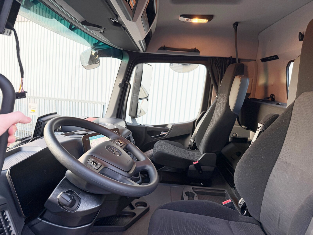 Mercedes-Benz Arocs 2553 L 6x2 Arocs 2553 L 6x2, Lenk-/Liftachse, Navi, MultimediaCockpit, Motorabtrieb - Camion ampliroll: photos 2 Mercedes-Benz Arocs 2553 L 6x2 Arocs 2553 L 6x2, Lenk-/Liftachse, Navi, MultimediaCockpit, Motorabtrieb - Camion ampliroll: photos 2