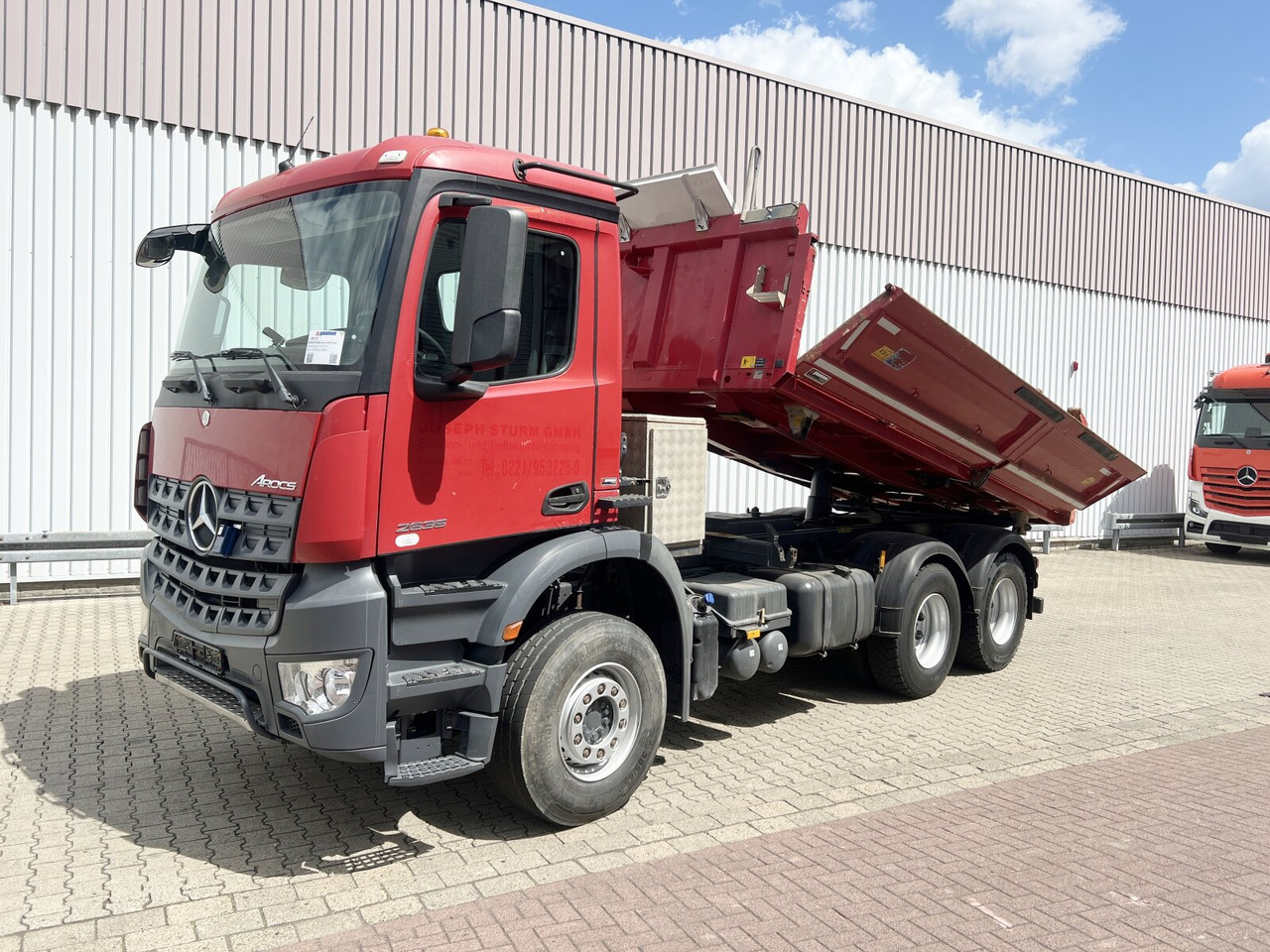 Mercedes-Benz Arocs 2635/40 K 6x4 Arocs 2635/40 K 6x4, Bordmatik links - Camion benne: photos 1 Mercedes-Benz Arocs 2635/40 K 6x4 Arocs 2635/40 K 6x4, Bordmatik links - Camion benne: photos 1
