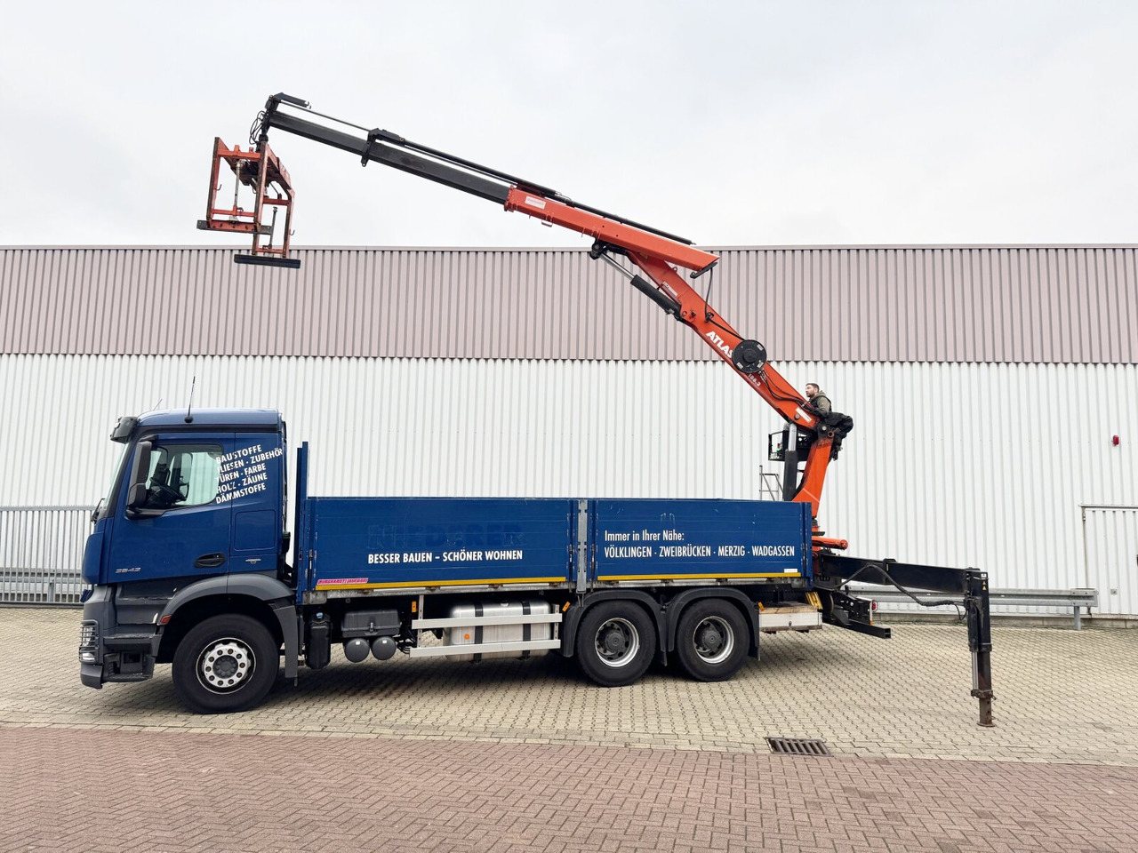 Camion grue, Camion plateau Mercedes-Benz Arocs 2642 6x4 Arocs 2642 6x4 mit Heckkran Atlas AK 186.3 V-2: photos 13