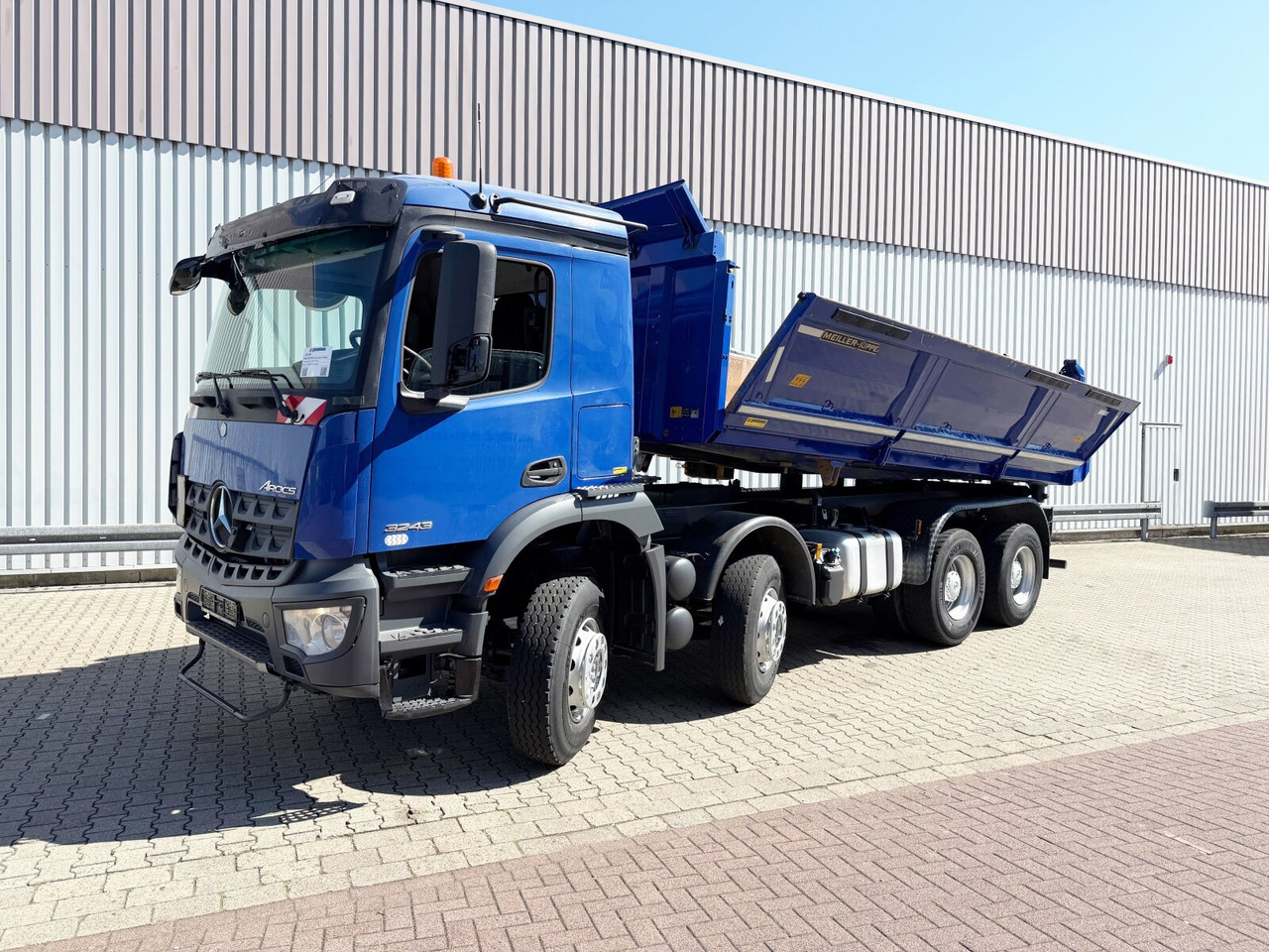 Mercedes-Benz Arocs 3243 K 8x4/4 Arocs 3243 K 8x4/4, Bordmatik - Camion benne: photos 1 Mercedes-Benz Arocs 3243 K 8x4/4 Arocs 3243 K 8x4/4, Bordmatik - Camion benne: photos 1