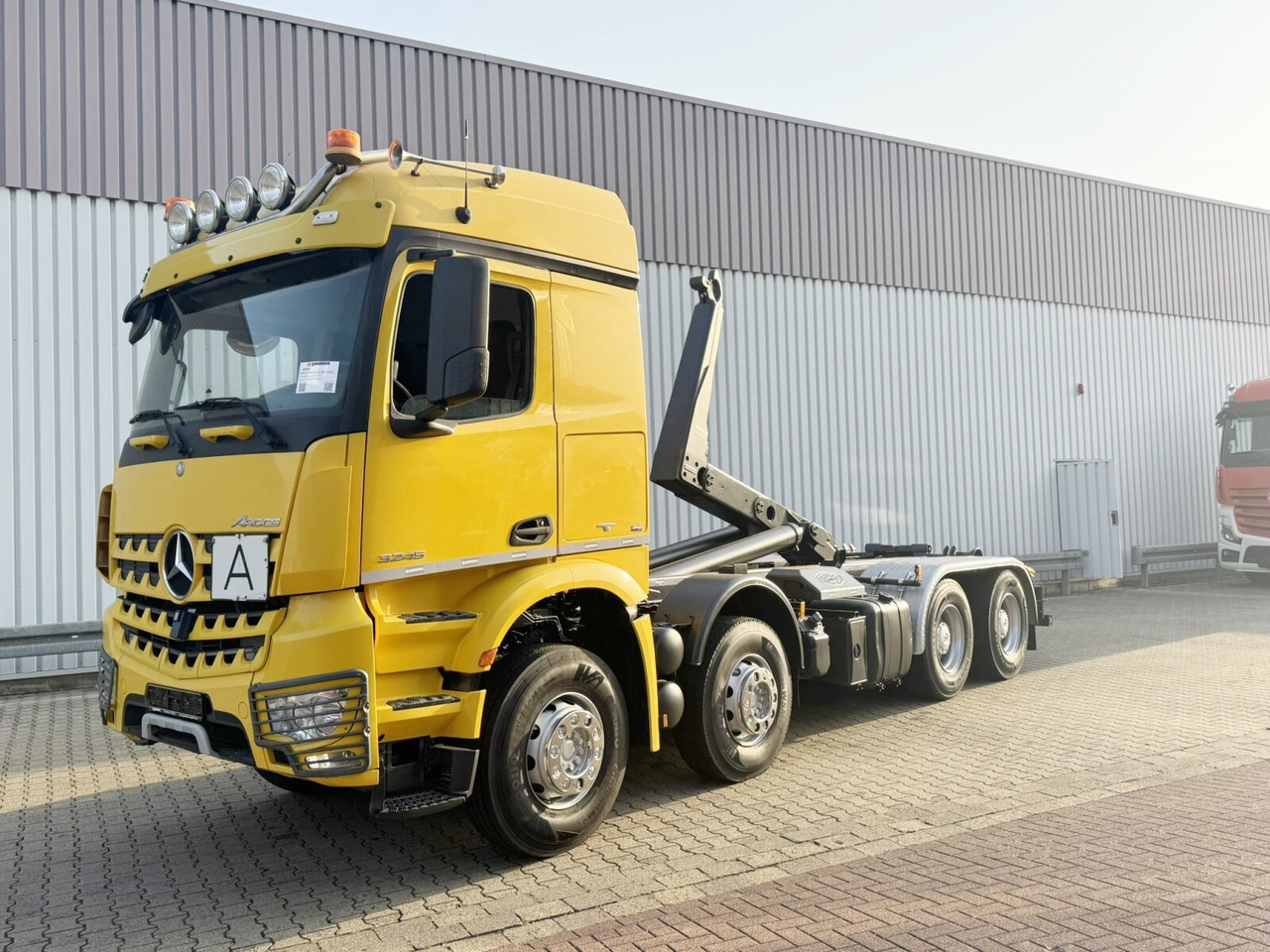 Mercedes-Benz Arocs 3245 LK 8x4/4 Arocs 3245 LK 8x4/4, Navi, Motorabtrieb, Meiller RK 30.67, Funk - Camion ampliroll: photos 1 Mercedes-Benz Arocs 3245 LK 8x4/4 Arocs 3245 LK 8x4/4, Navi, Motorabtrieb, Meiller RK 30.67, Funk - Camion ampliroll: photos 1