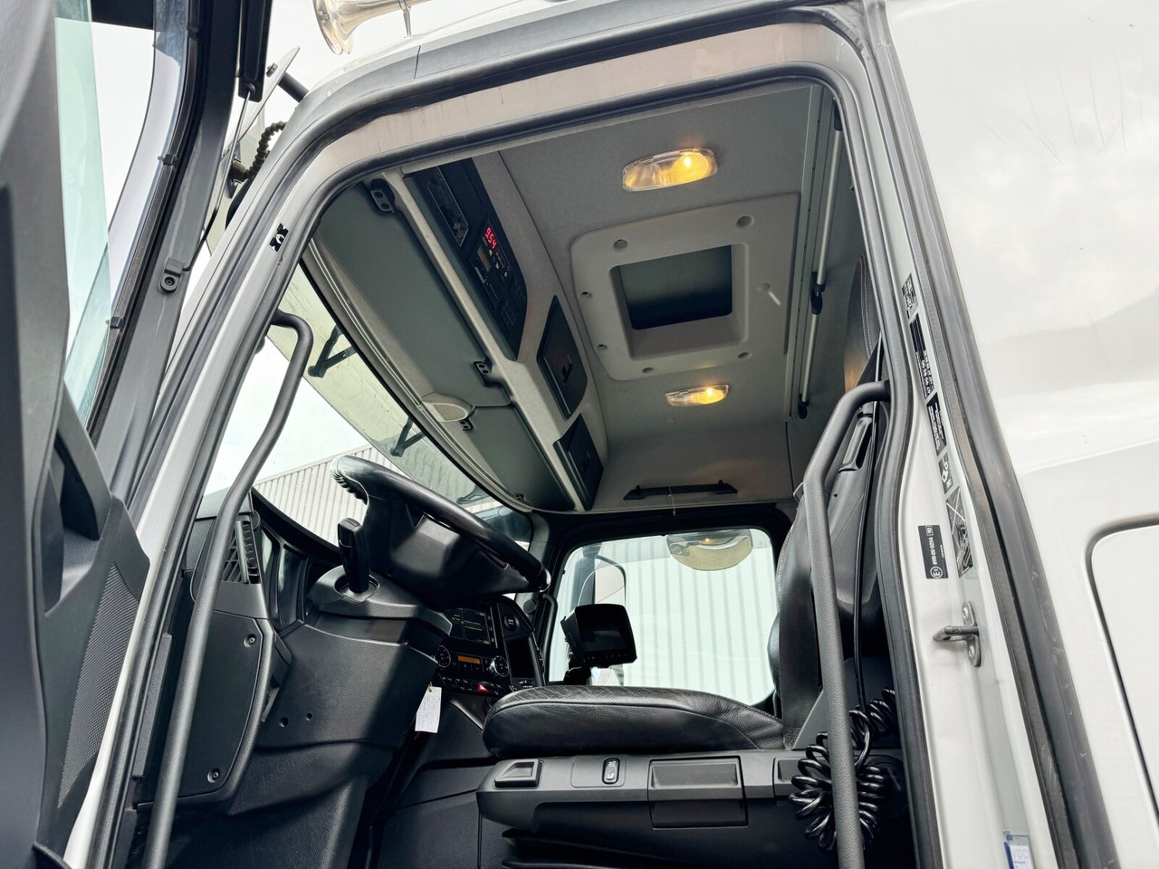 Tombereau Mercedes-Benz Arocs 3258 LK 8x4/4 Arocs 3258 LK 8x4/4, Retarder, Bi-Xenon, Stahlmulde ca. 14m³, hydr. Heckklappenöffnung: photos 14