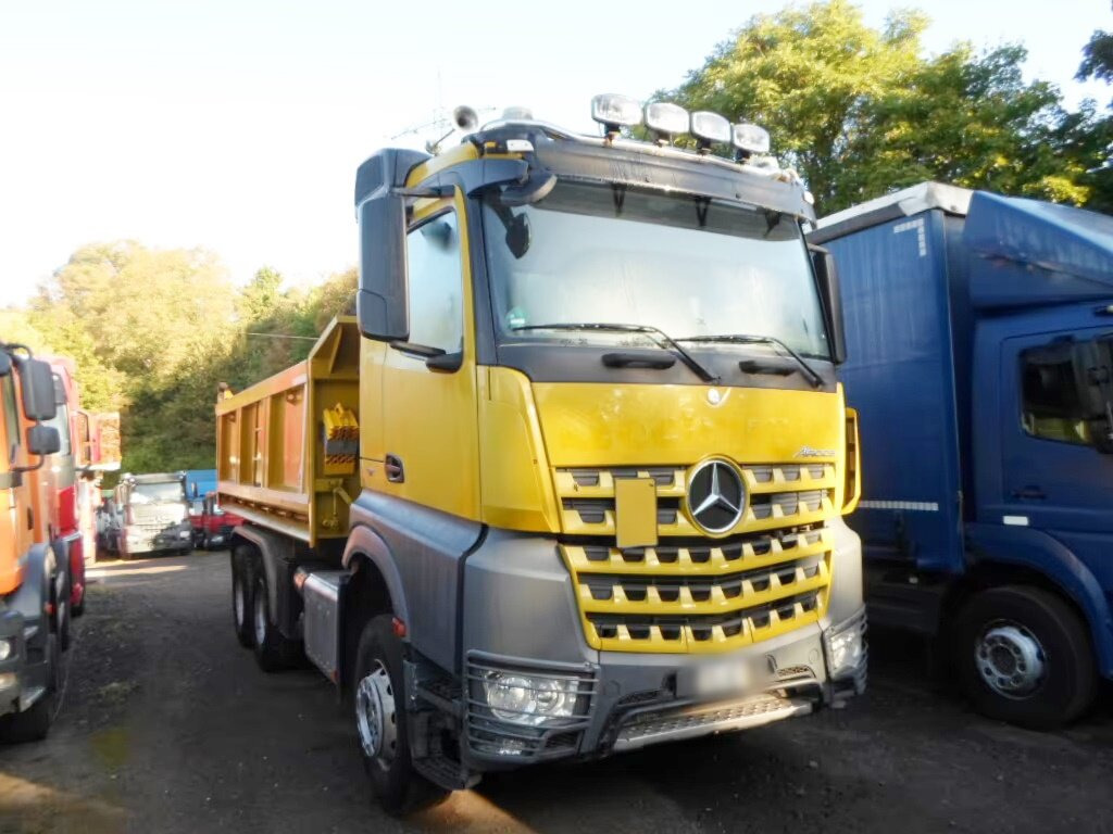 Mercedes-Benz Arocs 3363 K 6x4 Arocs 3363 K 6x4, Grounder, Turbo-Retarder-Kupplung, Bordmatik - Camion benne: photos 3 Mercedes-Benz Arocs 3363 K 6x4 Arocs 3363 K 6x4, Grounder, Turbo-Retarder-Kupplung, Bordmatik - Camion benne: photos 3