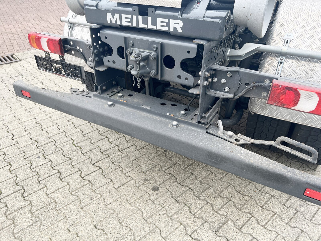 Mercedes-Benz Arocs 4142/48 8x4/4 Arocs 4142/48 8x4/4, Grounder, Meiller RS26 62-K, Funk - Camion ampliroll: photos 3 Mercedes-Benz Arocs 4142/48 8x4/4 Arocs 4142/48 8x4/4, Grounder, Meiller RS26 62-K, Funk - Camion ampliroll: photos 3