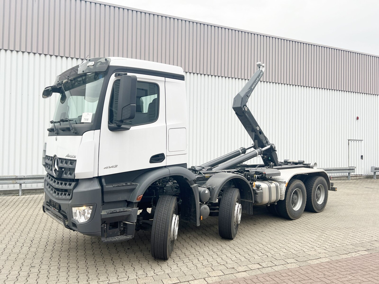 Mercedes-Benz Arocs 4142/48 8x4/4 Arocs 4142/48 8x4/4, Grounder, Meiller RS26 62-K, Funk - Camion ampliroll: photos 1 Mercedes-Benz Arocs 4142/48 8x4/4 Arocs 4142/48 8x4/4, Grounder, Meiller RS26 62-K, Funk - Camion ampliroll: photos 1