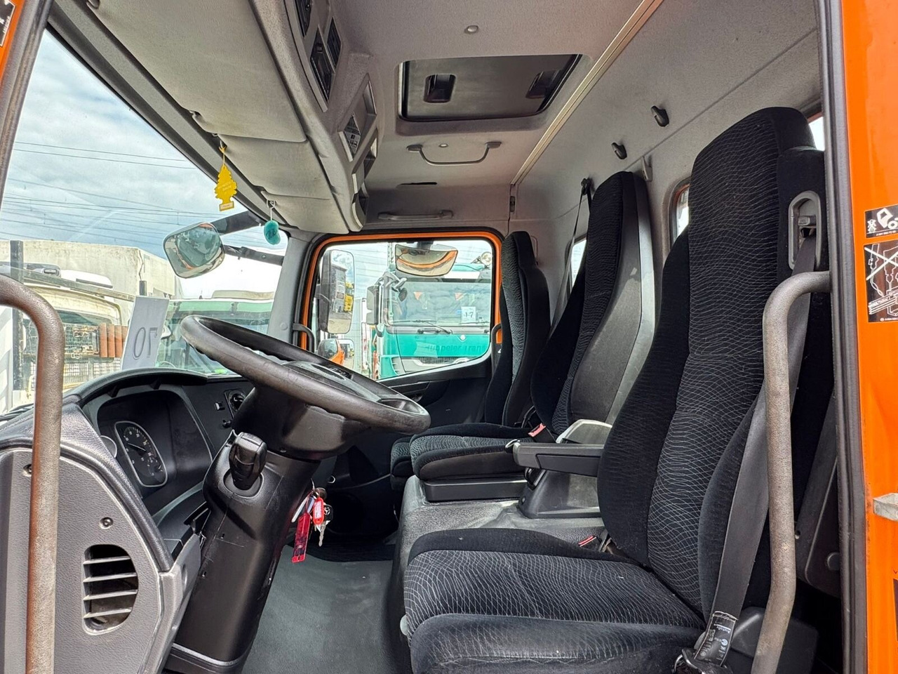 Mercedes-Benz Atego 1218/21 K 4x2 Atego 1218/21 K 4x2, AHK - Camion benne: photos 4 Mercedes-Benz Atego 1218/21 K 4x2 Atego 1218/21 K 4x2, AHK - Camion benne: photos 4