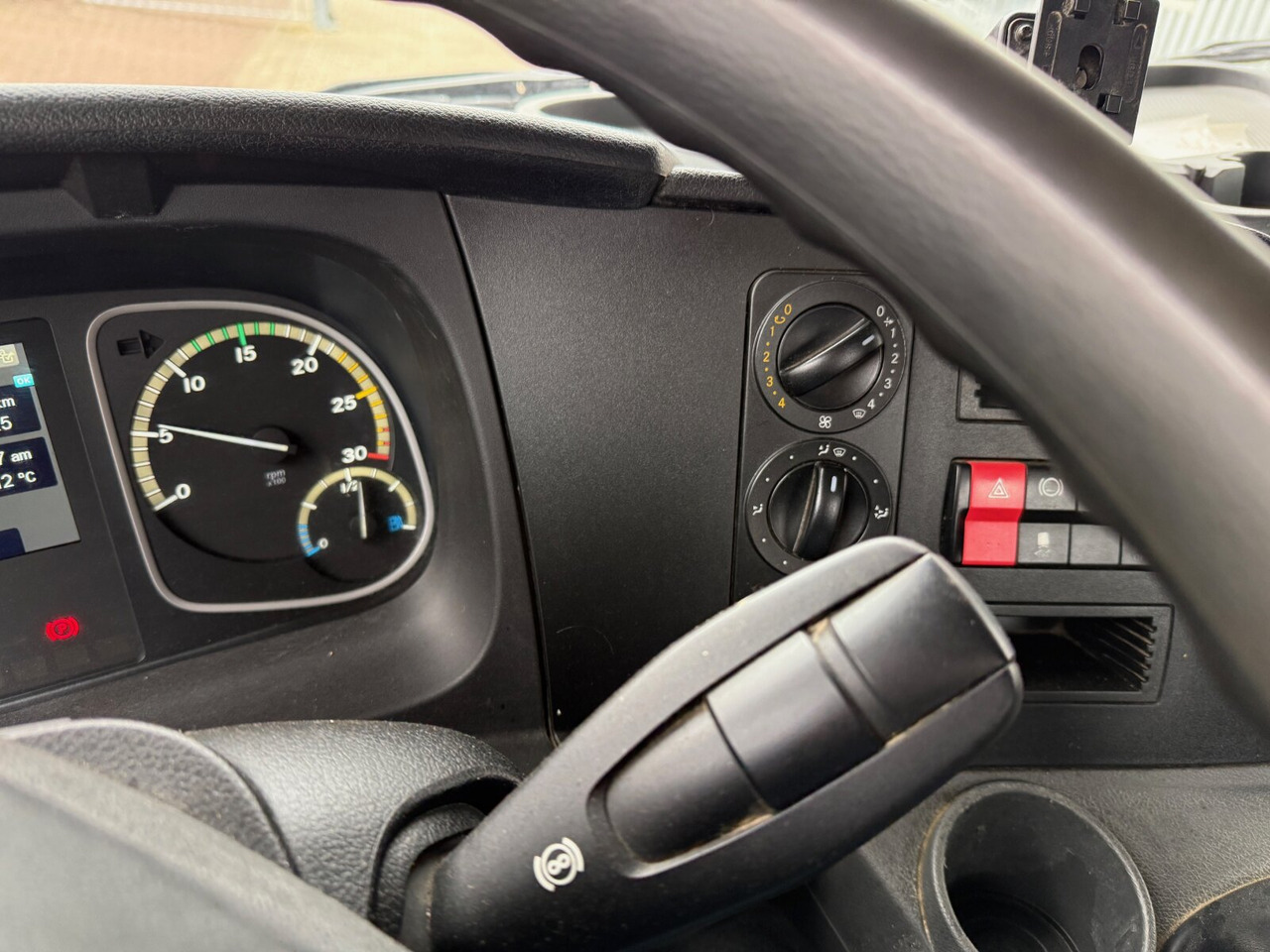 Mercedes-Benz Atego 1630 K 4x2 Atego 1630 K 4x2, Meiller 3-Seiten, 2 x AHK Öl - Camion benne: photos 4 Mercedes-Benz Atego 1630 K 4x2 Atego 1630 K 4x2, Meiller 3-Seiten, 2 x AHK Öl - Camion benne: photos 4