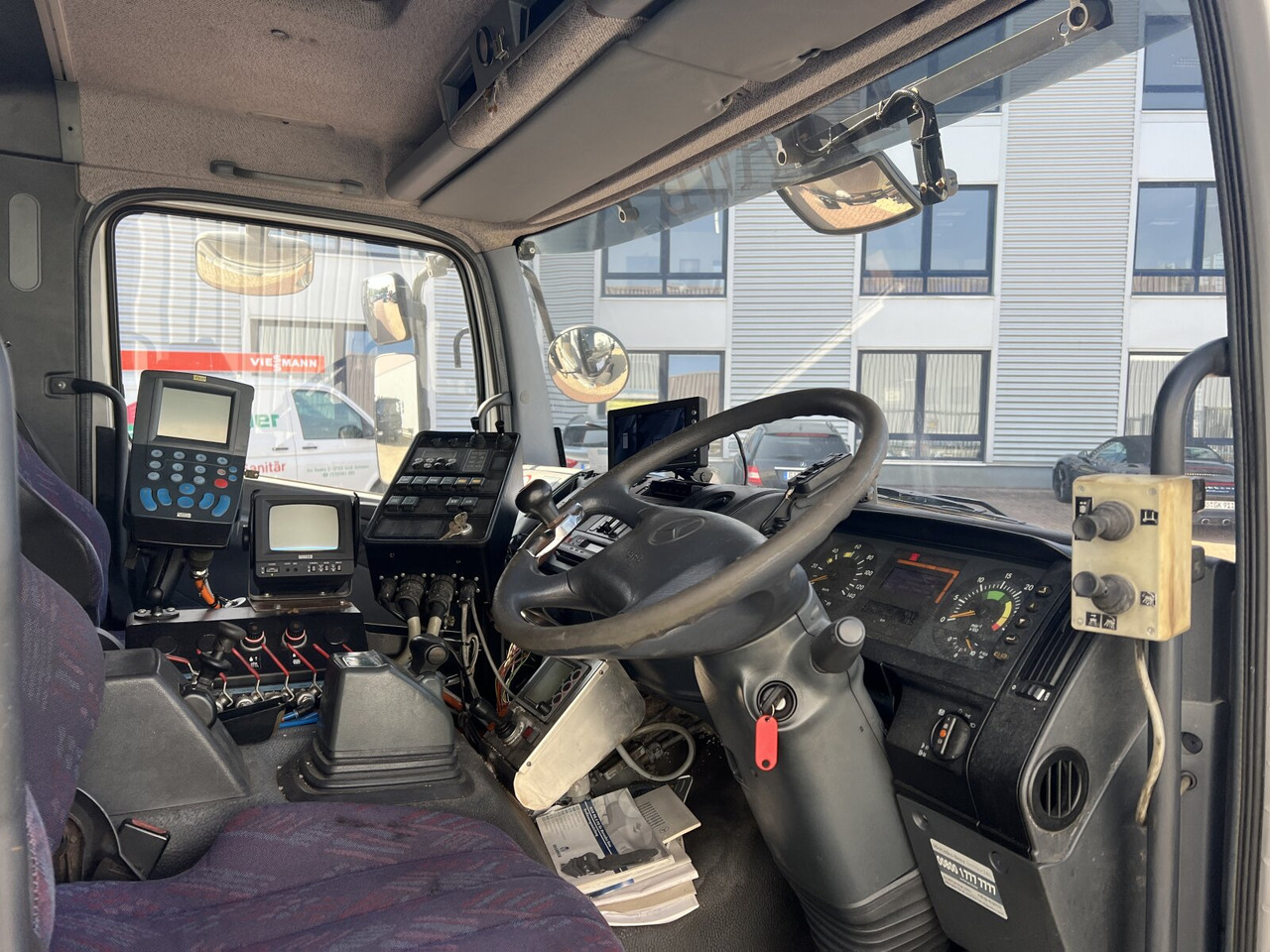 Mercedes-Benz Atego 1828 L 4x2 Atego 1828 L 4x2,Rechtslenker, Winterdienstplatte - Châssis cabine: photos 4 Mercedes-Benz Atego 1828 L 4x2 Atego 1828 L 4x2,Rechtslenker, Winterdienstplatte - Châssis cabine: photos 4