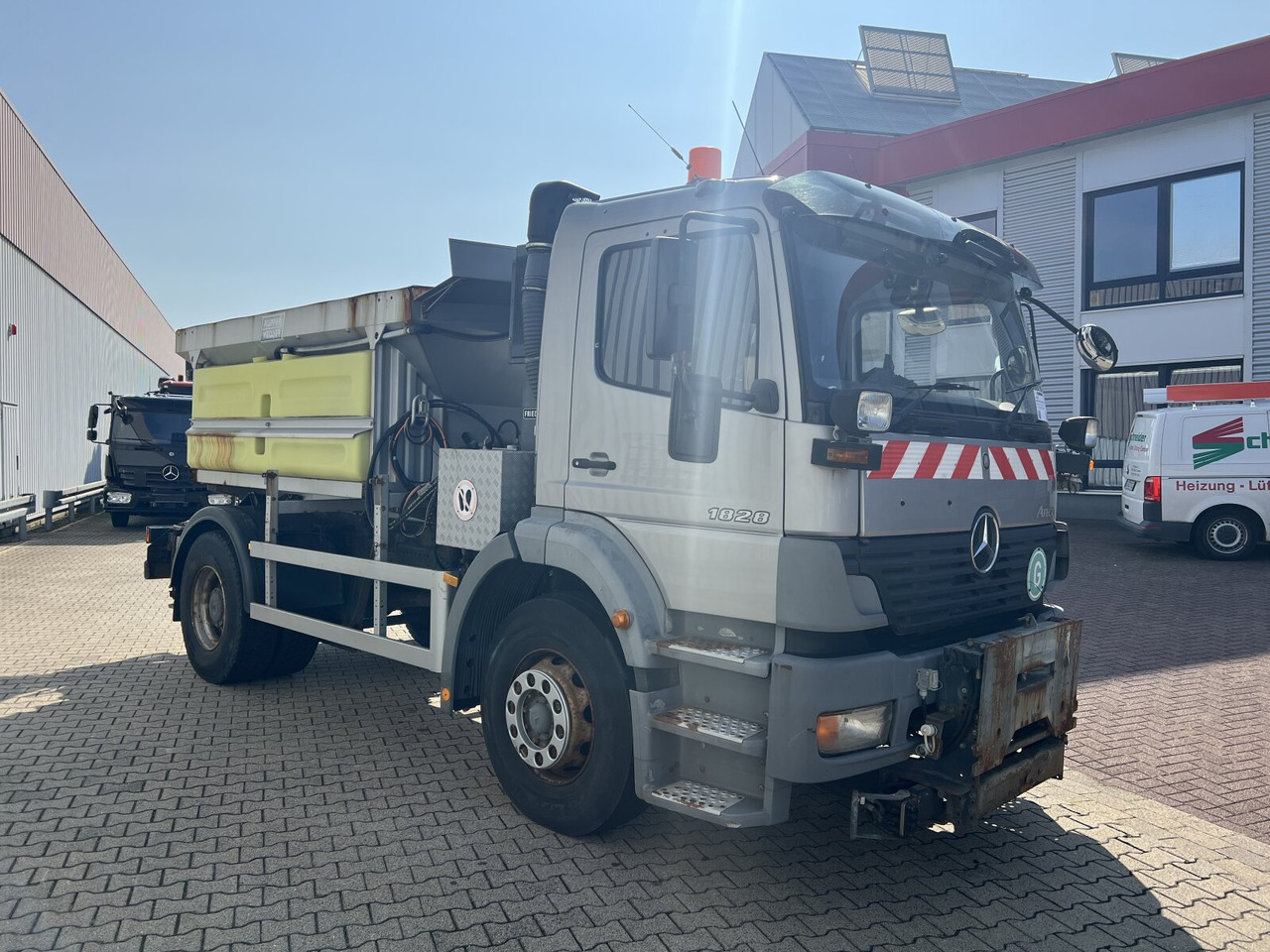 Mercedes-Benz Atego 1828 L 4x2 Atego 1828 L 4x2,Rechtslenker, Winterdienstplatte - Châssis cabine: photos 5 Mercedes-Benz Atego 1828 L 4x2 Atego 1828 L 4x2,Rechtslenker, Winterdienstplatte - Châssis cabine: photos 5